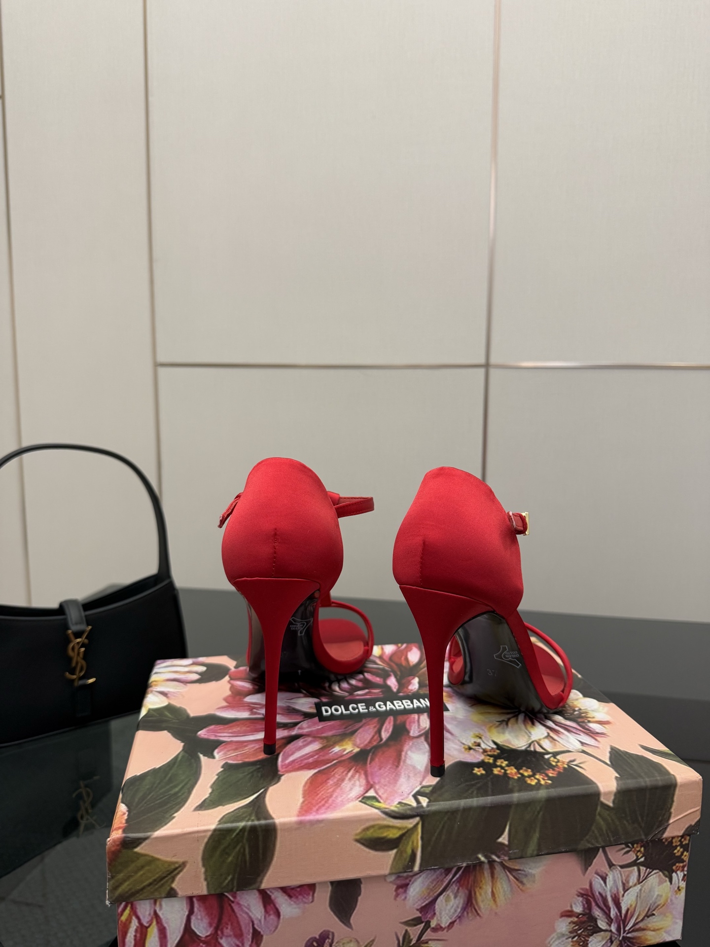 Dolce & Gabbana 25SS Sheep Skin Heels with Gold Badge, 11cm High. - 图片 6