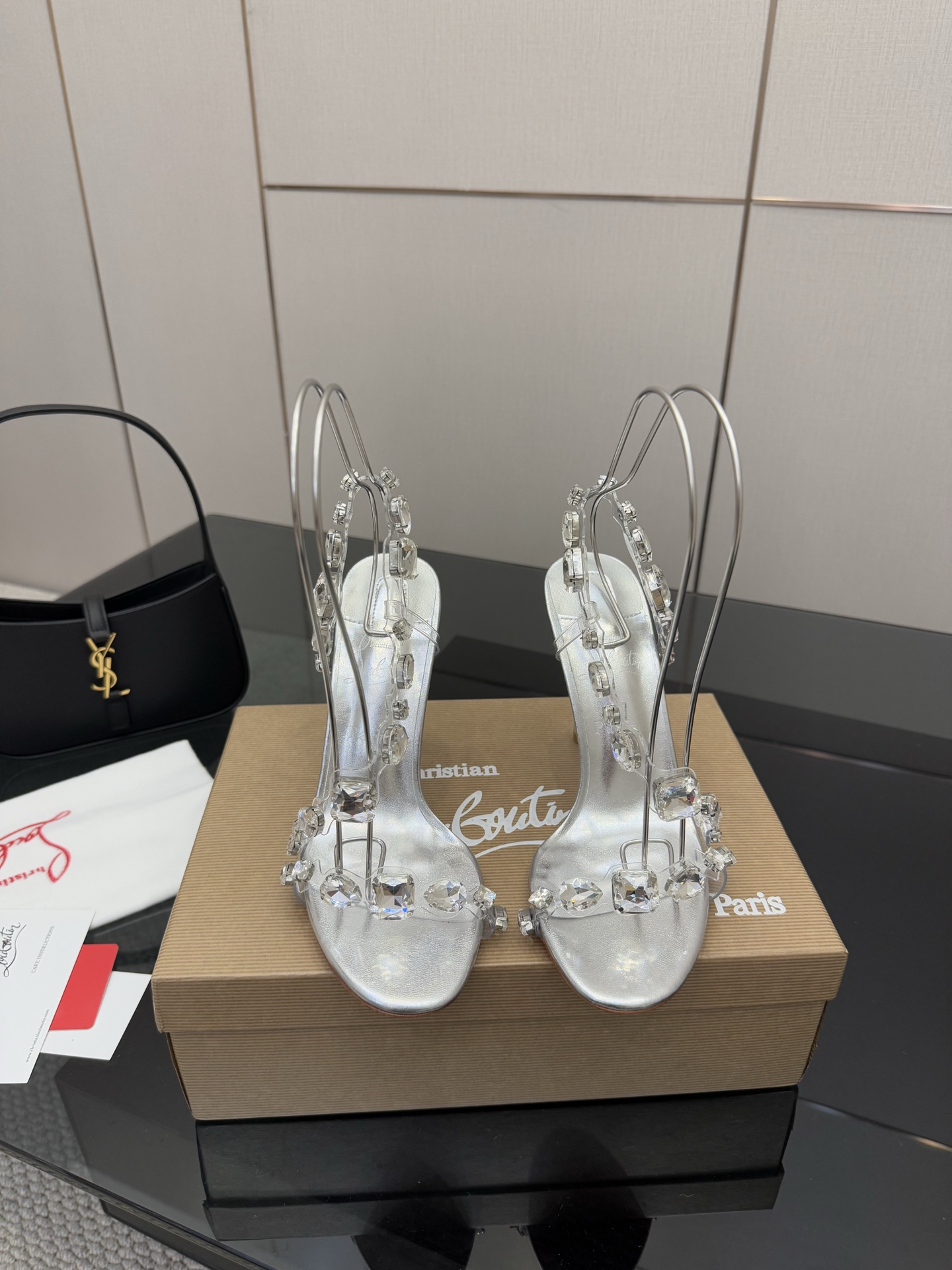 NO:262805,Christian Louboutin CL red sole shoes‖ Global limited edition!  Blessings from Las Vegas are inspired by the colorful neons in Las Vegas. Handmade, exquisite craftsmanship collection-level works. Absolutely eye-catching existence. New diamond sandals, gems are suspended on the foot like magic. This 