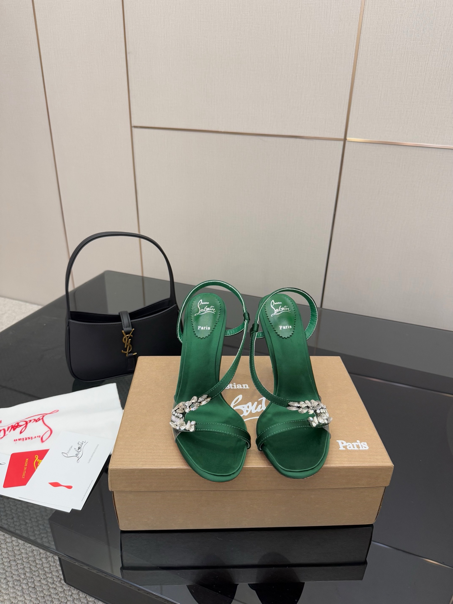 NO:262822,Christian Louboutin CL red sole shoes‖ Global limited edition!  Blessings from Las Vegas are inspired by the colorful neon lights in Las Vegas. Handmade, exquisite craftsmanship collection work. Absolutely eye-catching existence. New diamond sandals, gems are suspended on the foot like magic. This 