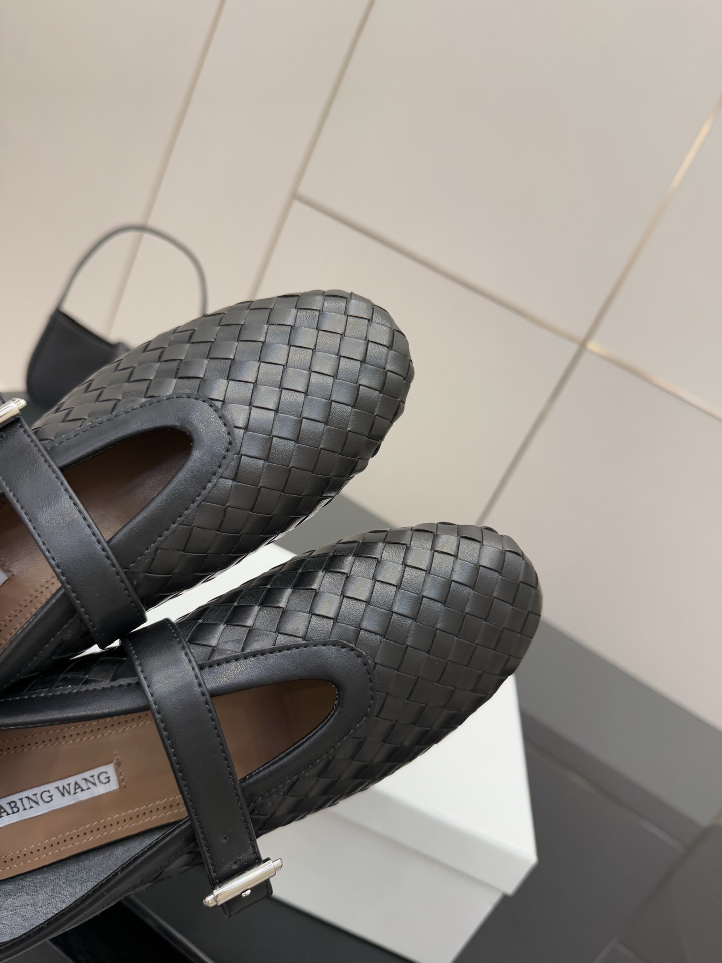 Stylish Mary Jane Shoes with Crystal Coating and Velvet Pumping Foot - 图片 7