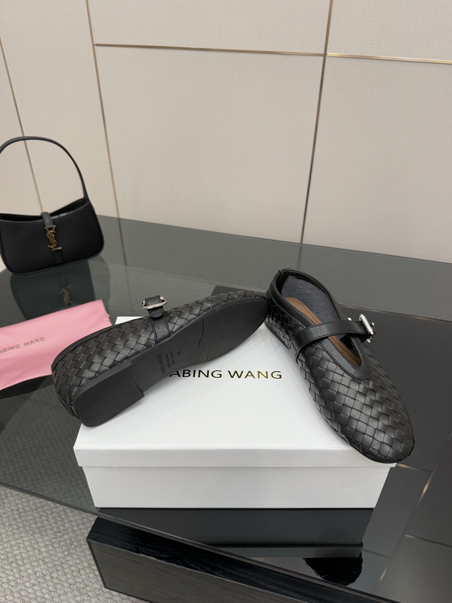 Stylish Mary Jane Shoes with Crystal Coating and Velvet Pumping Foot - 图片 6
