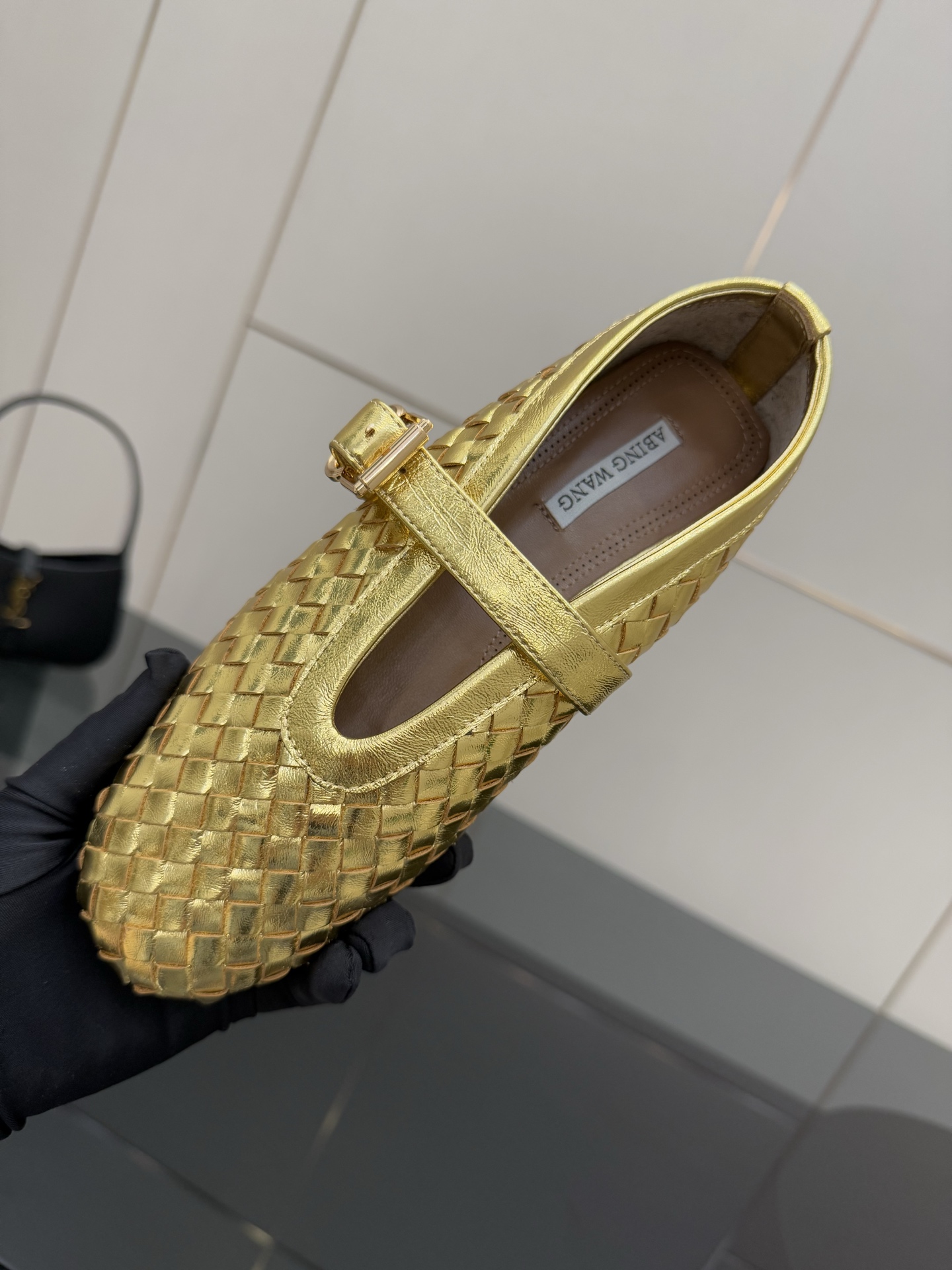 Stylish Mary Jane Shoes with Crystal Coating, Velvet Pumping Foot, and Rubber Sole - 图片 9