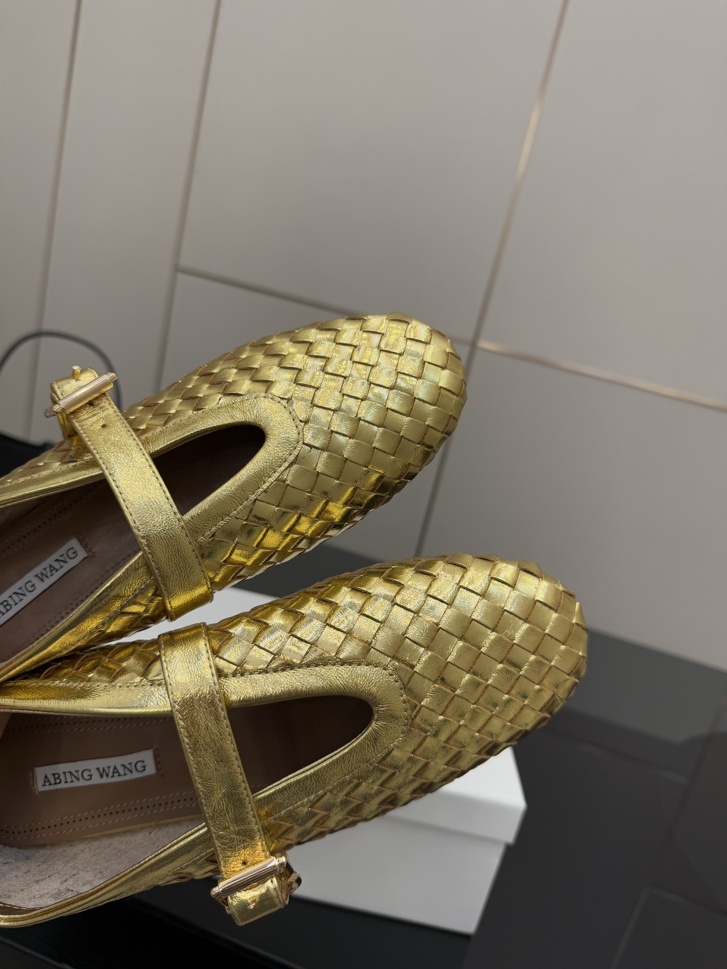Stylish Mary Jane Shoes with Crystal Coating, Velvet Pumping Foot, and Rubber Sole - 图片 7