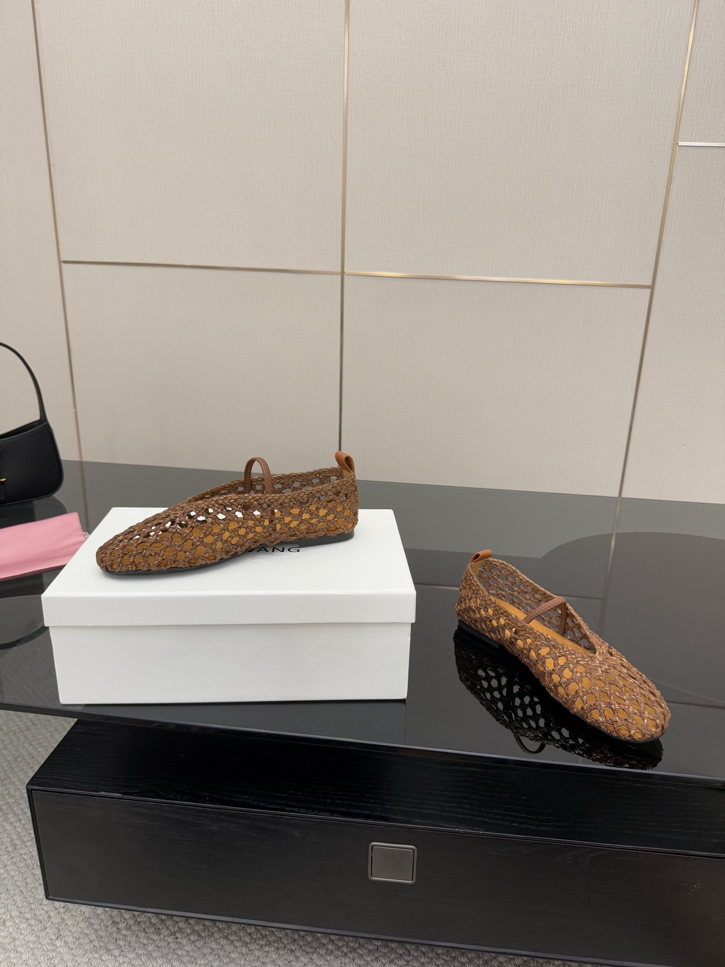 Stylish Weaved Mary Jane Shoes with Crystal Coating – Size 35 to 41 - 图片 5