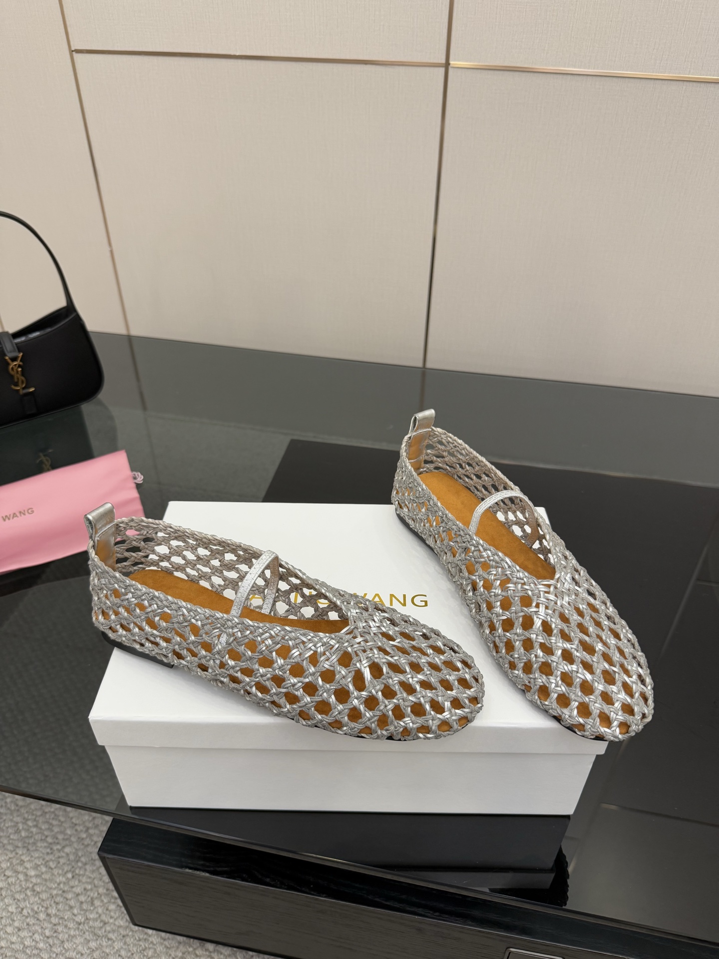 Stylish Weave Mary Jane Shoes with Crystal Coating – Size 35 to 41 - 图片 2