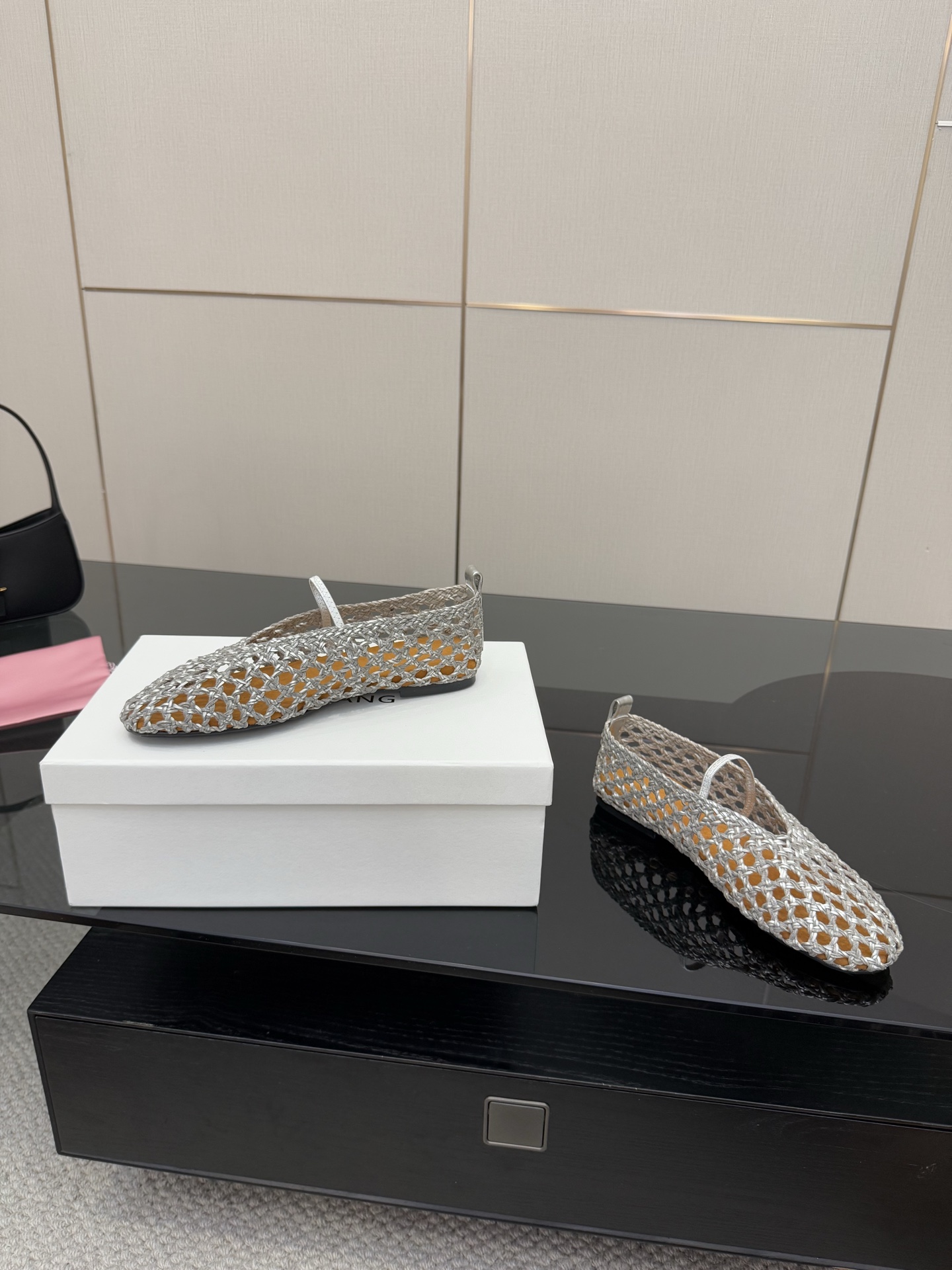 Stylish Weave Mary Jane Shoes with Crystal Coating – Size 35 to 41 - 图片 5