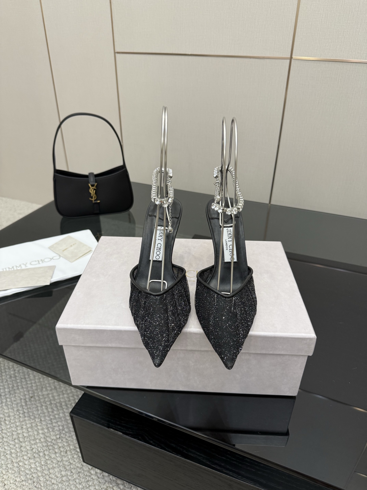 NO:392641,Batch JIMMY CHOO new Y-chain high-heel sandals/mesh pointed toe shoes, imported mesh upper, imported sheepskin inner, imported outsole, imported genuine leather outsole, heel height 8.5CM, size 35-39 (34/40/41, customized size, no return or replacement), high heels, sandals, jimmy choo, sandals, high heels, sheepskin, Leather soles19860909批 JIMMY CHOO新款Y链高跟凉鞋/网纱尖头单鞋 鞋面进口网纱 内里进口羊皮 大底意大利进口真皮大底 跟高8.5CM 码数35-39（34/40/41 码定做不退不换）,高跟鞋凉鞋,jimmy choo,sandals,high heels,sheepskin,Leather soles,Women's Shoes