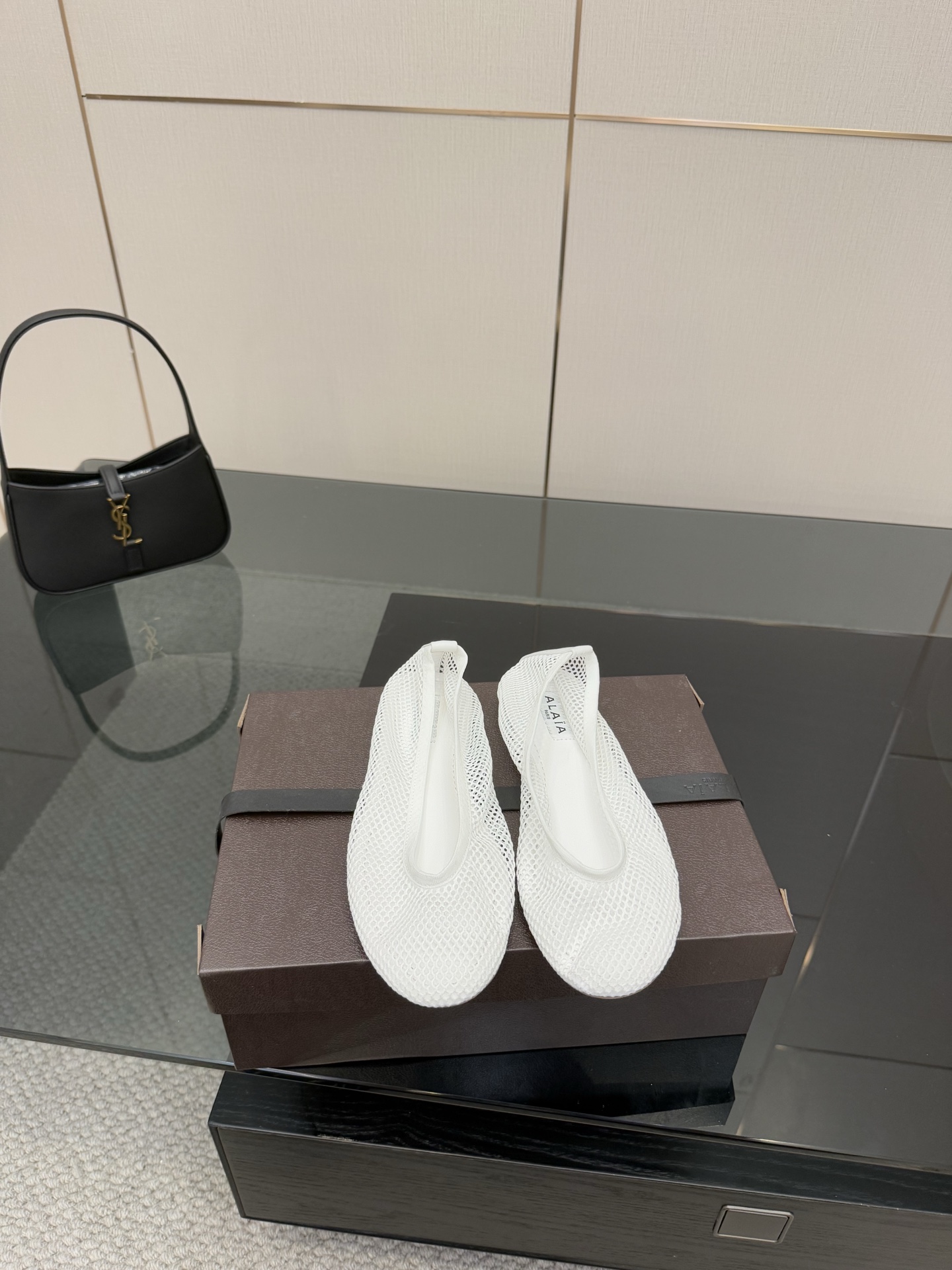 NO:391558,25SAs Alaia Hollow Fish Net Ballet Shoes Inner Foot-up Mixed Breed Sheepskin 35-40 (41 can be customized) Custom leather outsole Synchronously the original inner height is 0.8CM, ballet shoes, alaia, sheepskin, Leather soles1986090925SAs阿莱亚Alaia 镂空鱼网芭蕾舞鞋 内里垫脚混种羊皮 35-40（41可订做）可订做真皮大底 同步原版内增高0.8CM,芭蕾舞鞋,alaia,sheepskin,Leather soles,Women's Shoes