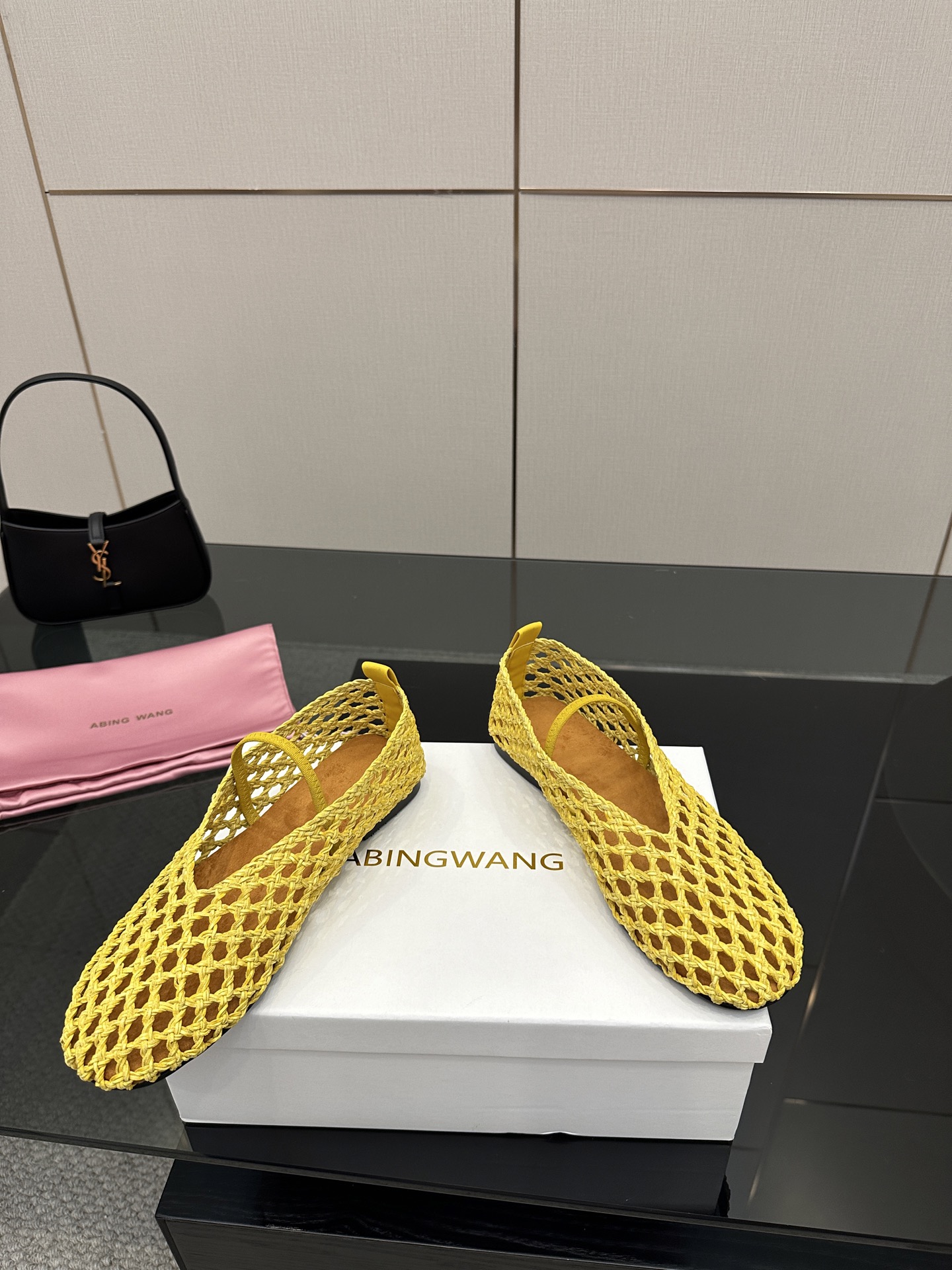 Stylish Weaved Mary Jane Shoes with Crystal Coating, Velvet Pumping Foot, Rubber Sole. - 图片 3
