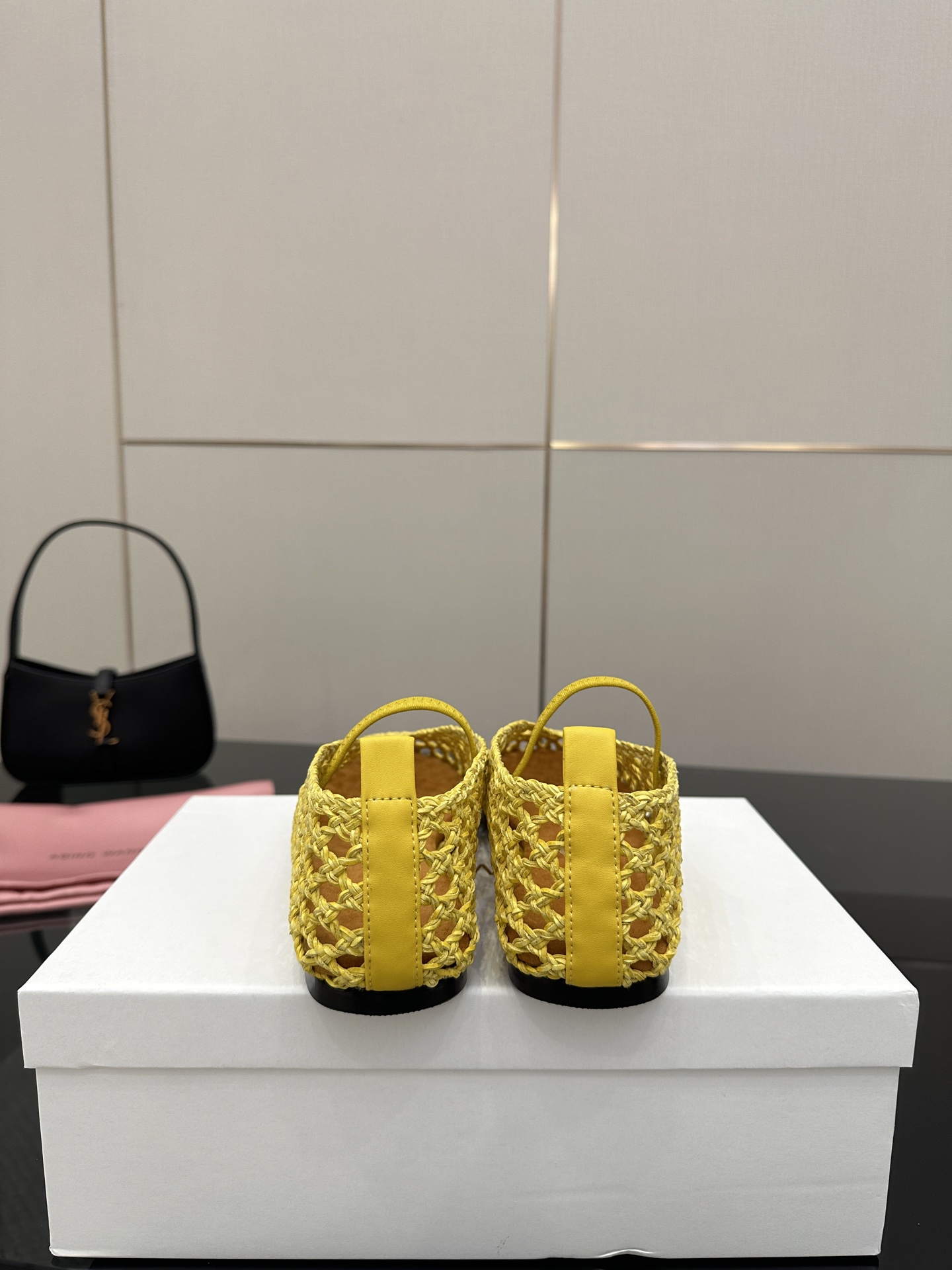 Stylish Weaved Mary Jane Shoes with Crystal Coating, Velvet Pumping Foot, Rubber Sole. - 图片 8