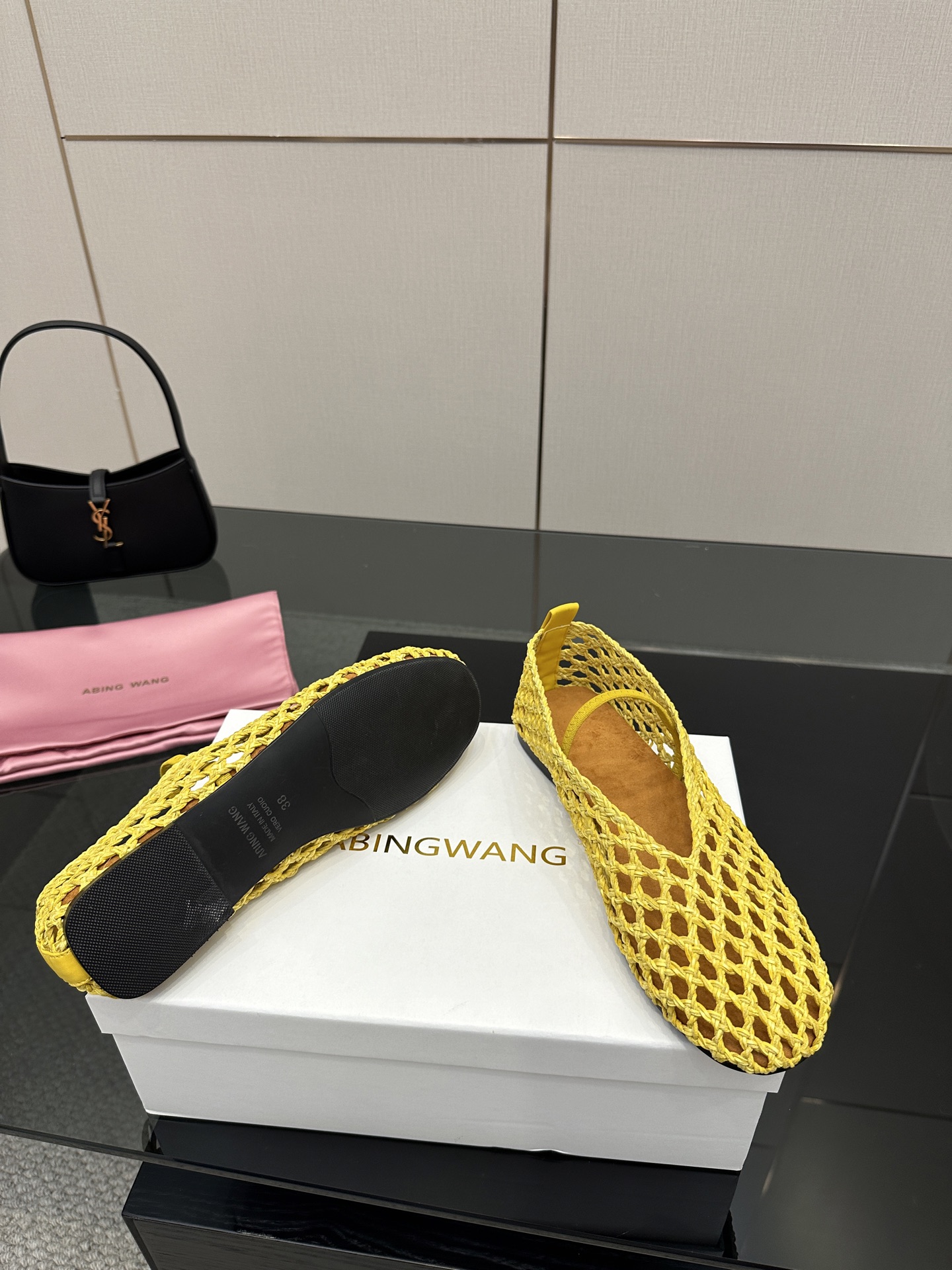 Stylish Weaved Mary Jane Shoes with Crystal Coating, Velvet Pumping Foot, Rubber Sole. - 图片 5