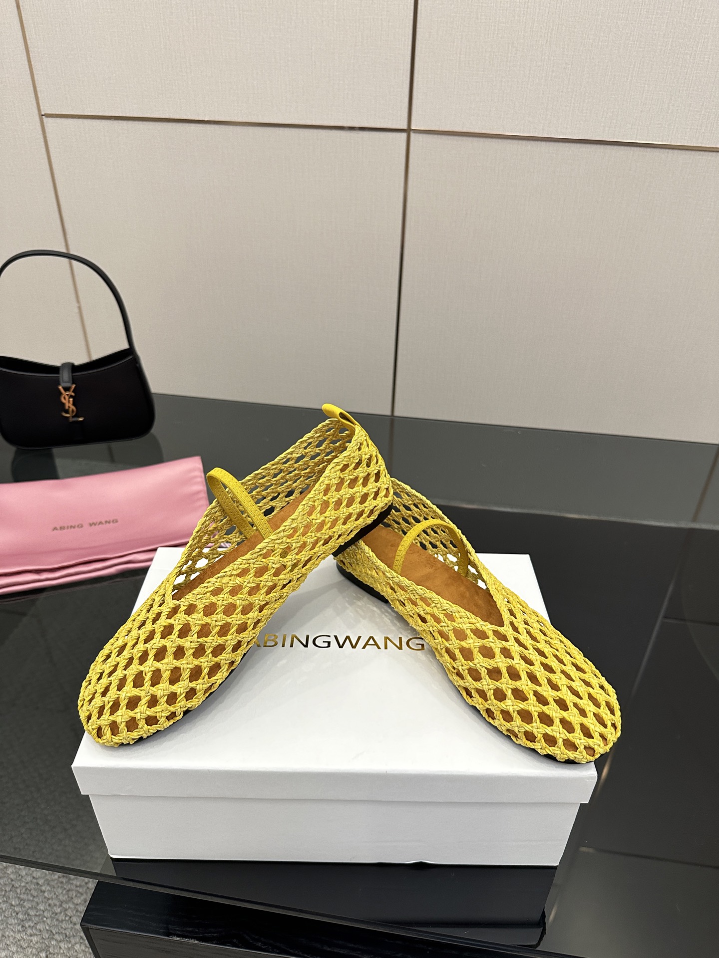 Stylish Weaved Mary Jane Shoes with Crystal Coating, Velvet Pumping Foot, Rubber Sole. - 图片 6
