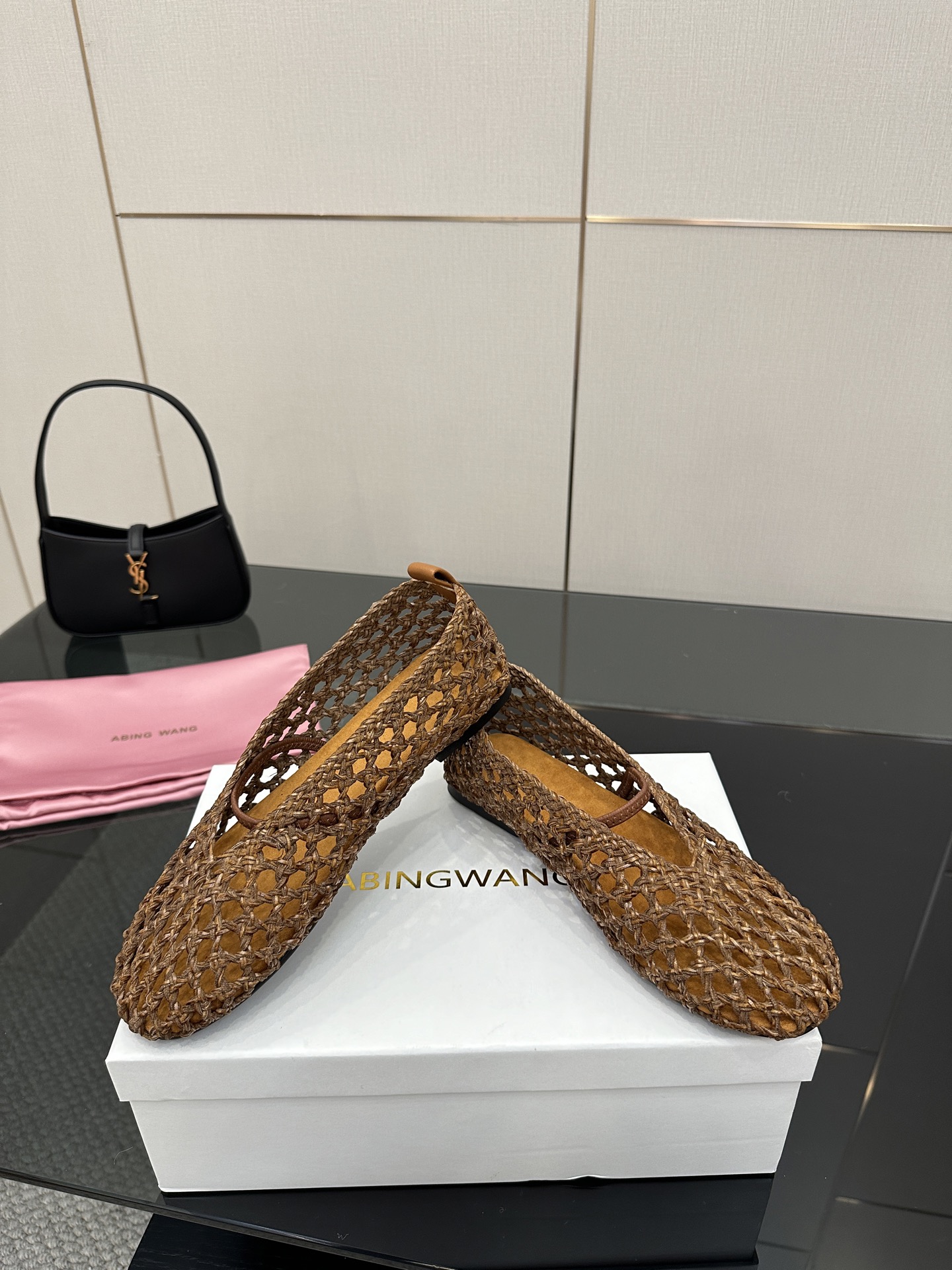 Elegant Mary Jane Shoes with Crystal Coating and Velvet Pumping Foot - 图片 6
