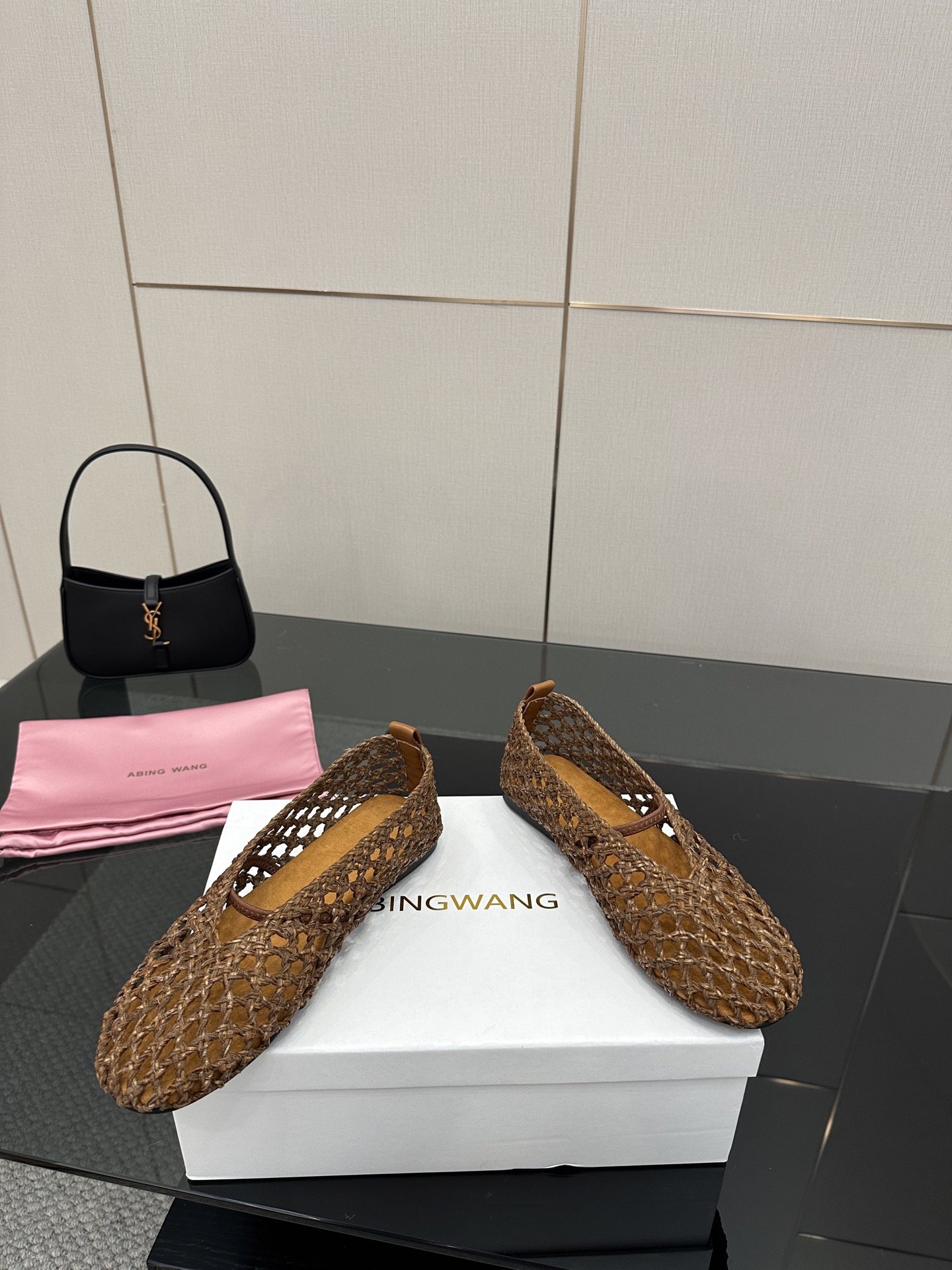 Elegant Mary Jane Shoes with Crystal Coating and Velvet Pumping Foot - 图片 3