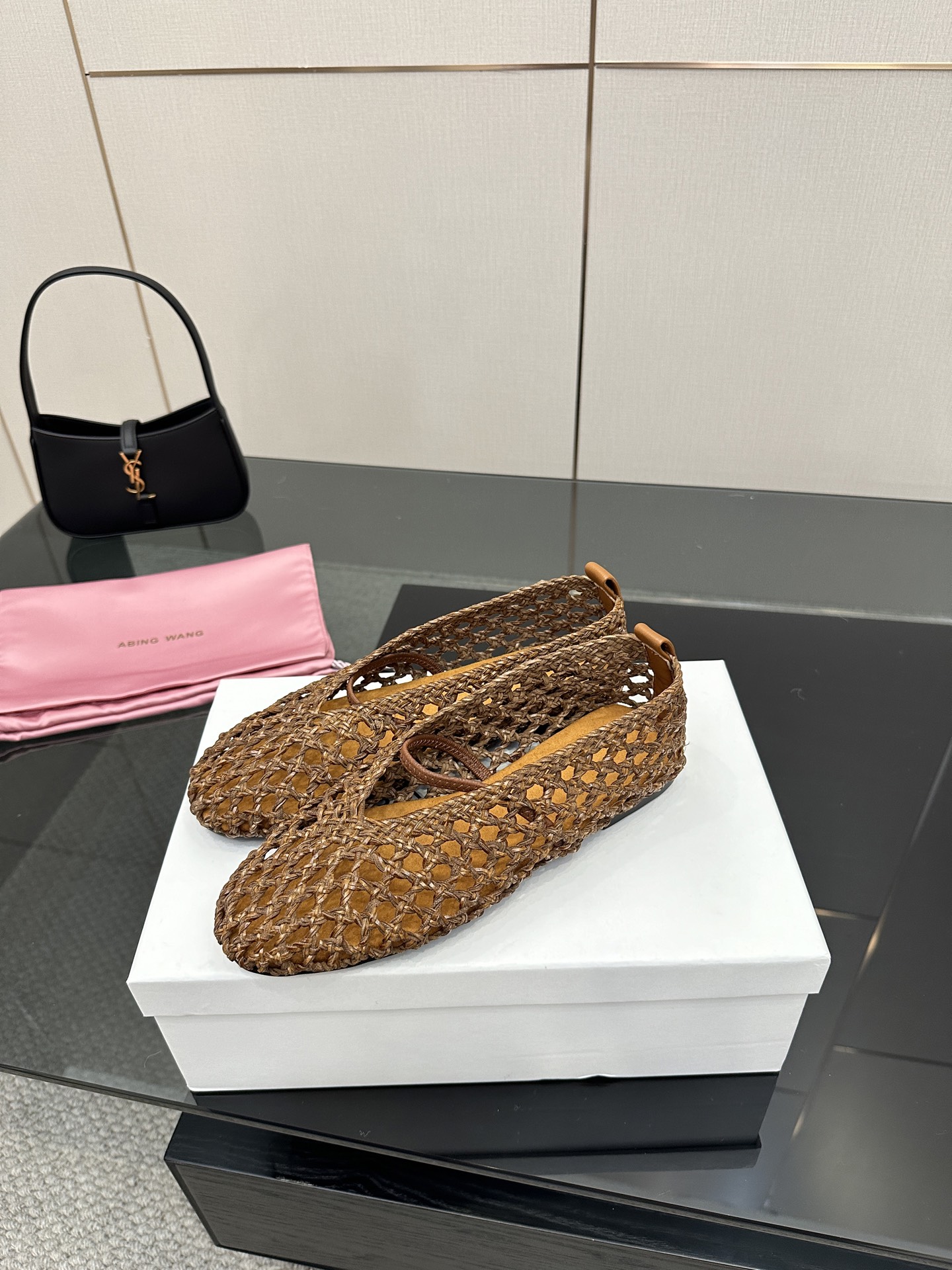 Elegant Mary Jane Shoes with Crystal Coating and Velvet Pumping Foot - 图片 2