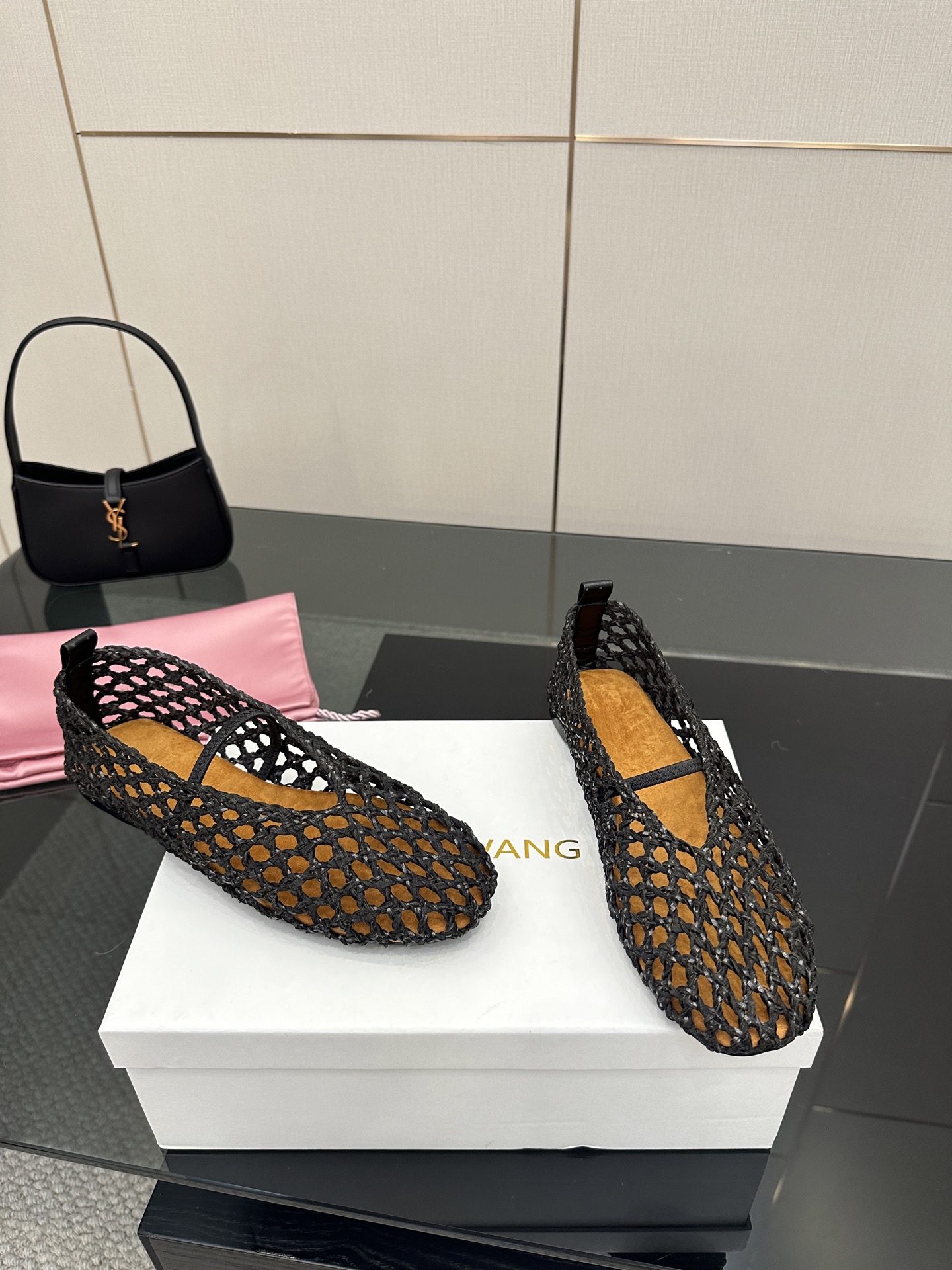 Stylish Weave Mary Jane Shoes with Crystal Coating, Velvet Pumping Foot, Rubber Sole. - 图片 4