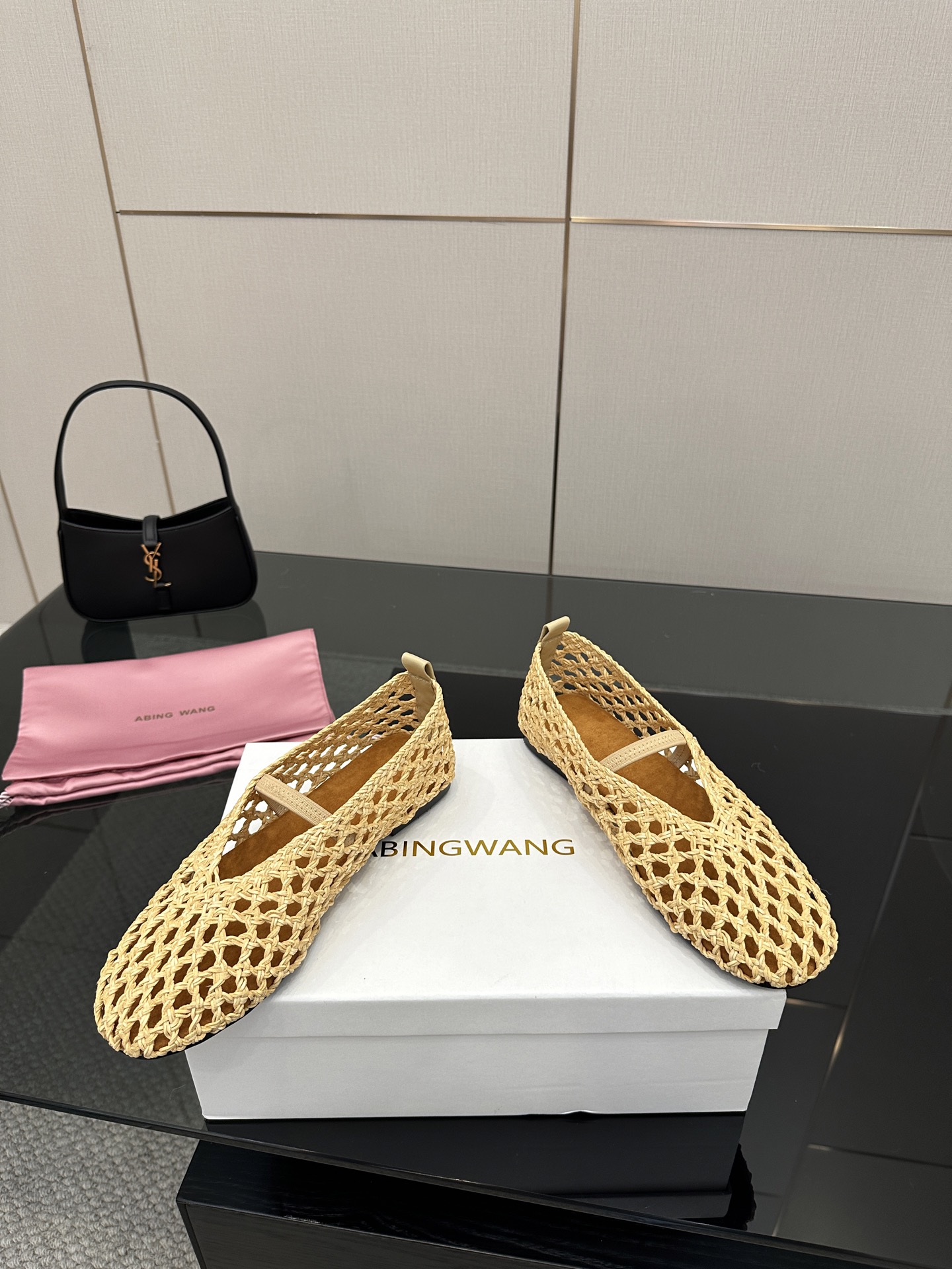Stylish Mary Jane Shoe with Crystal Coating, Velvet Pumping Foot, Rubber Bottom. Sizes 35-41. - 图片 3