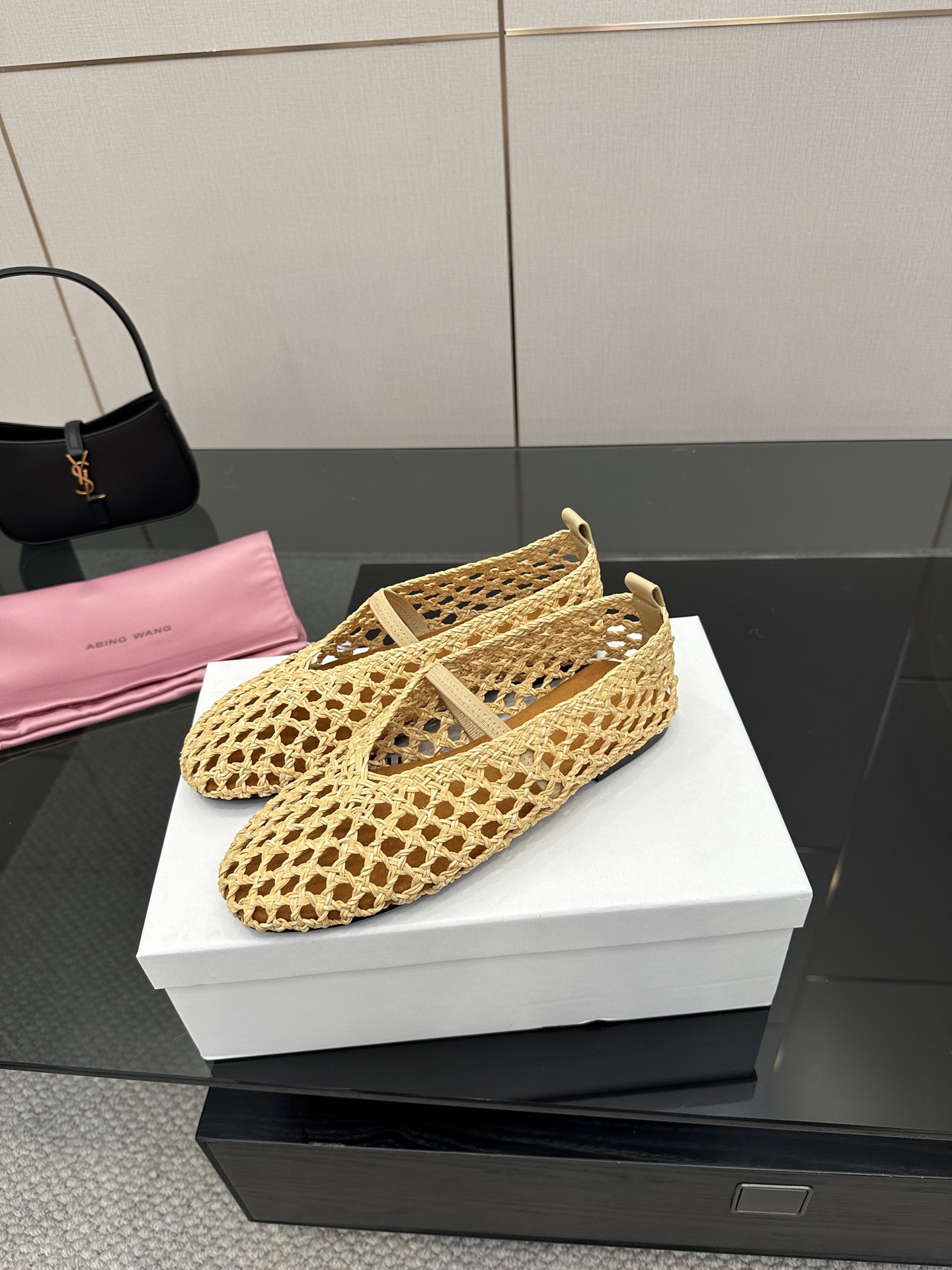 Stylish Mary Jane Shoe with Crystal Coating, Velvet Pumping Foot, Rubber Bottom. Sizes 35-41. - 图片 2
