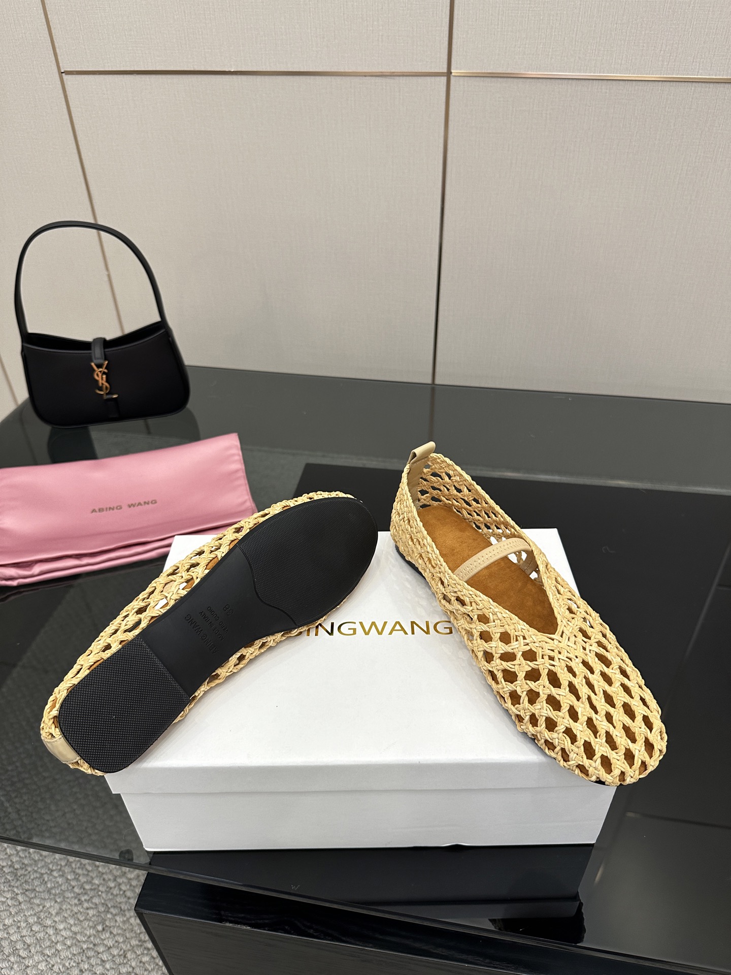 Stylish Mary Jane Shoe with Crystal Coating, Velvet Pumping Foot, Rubber Bottom. Sizes 35-41. - 图片 5
