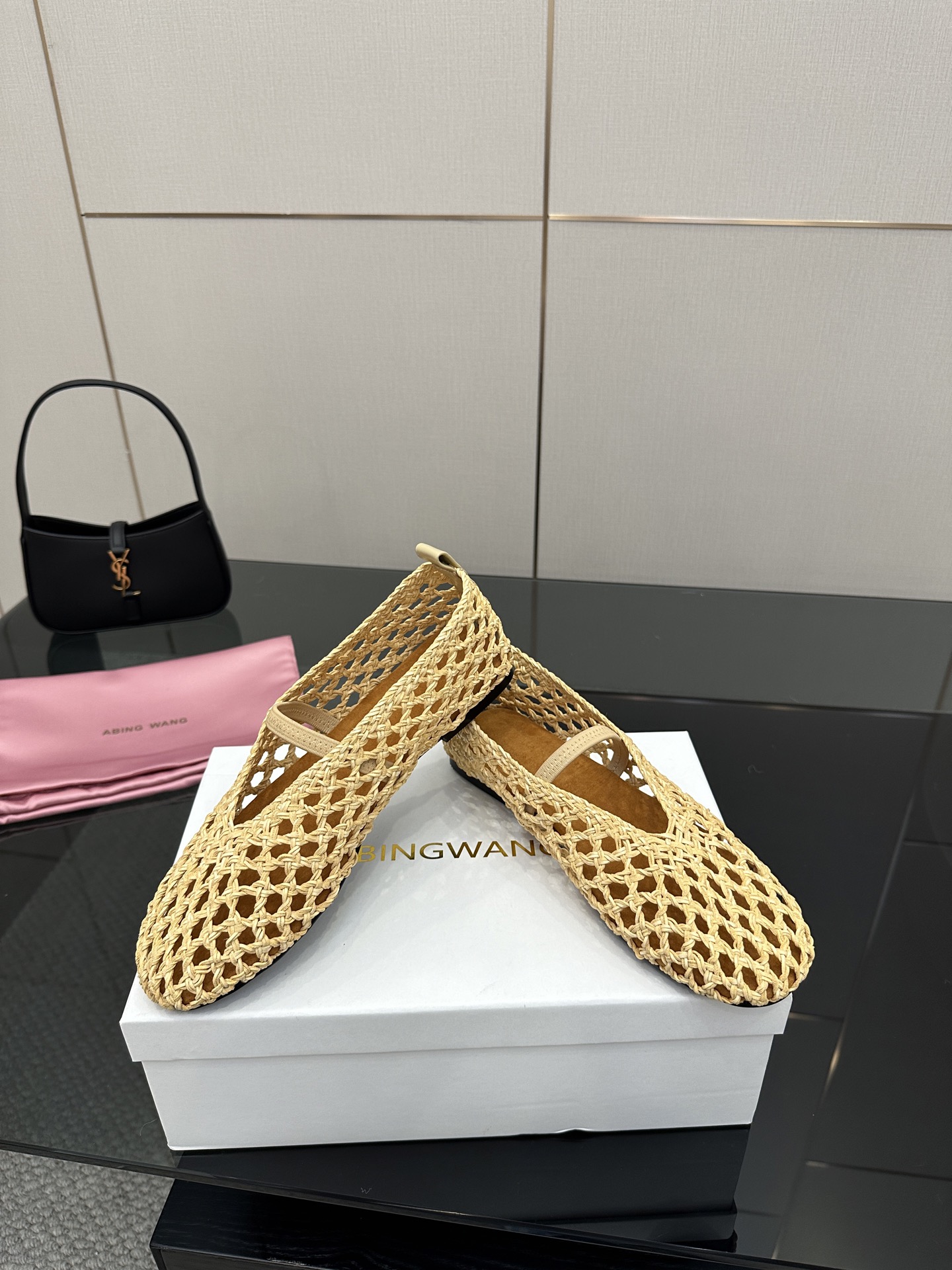 Stylish Mary Jane Shoe with Crystal Coating, Velvet Pumping Foot, Rubber Bottom. Sizes 35-41. - 图片 6