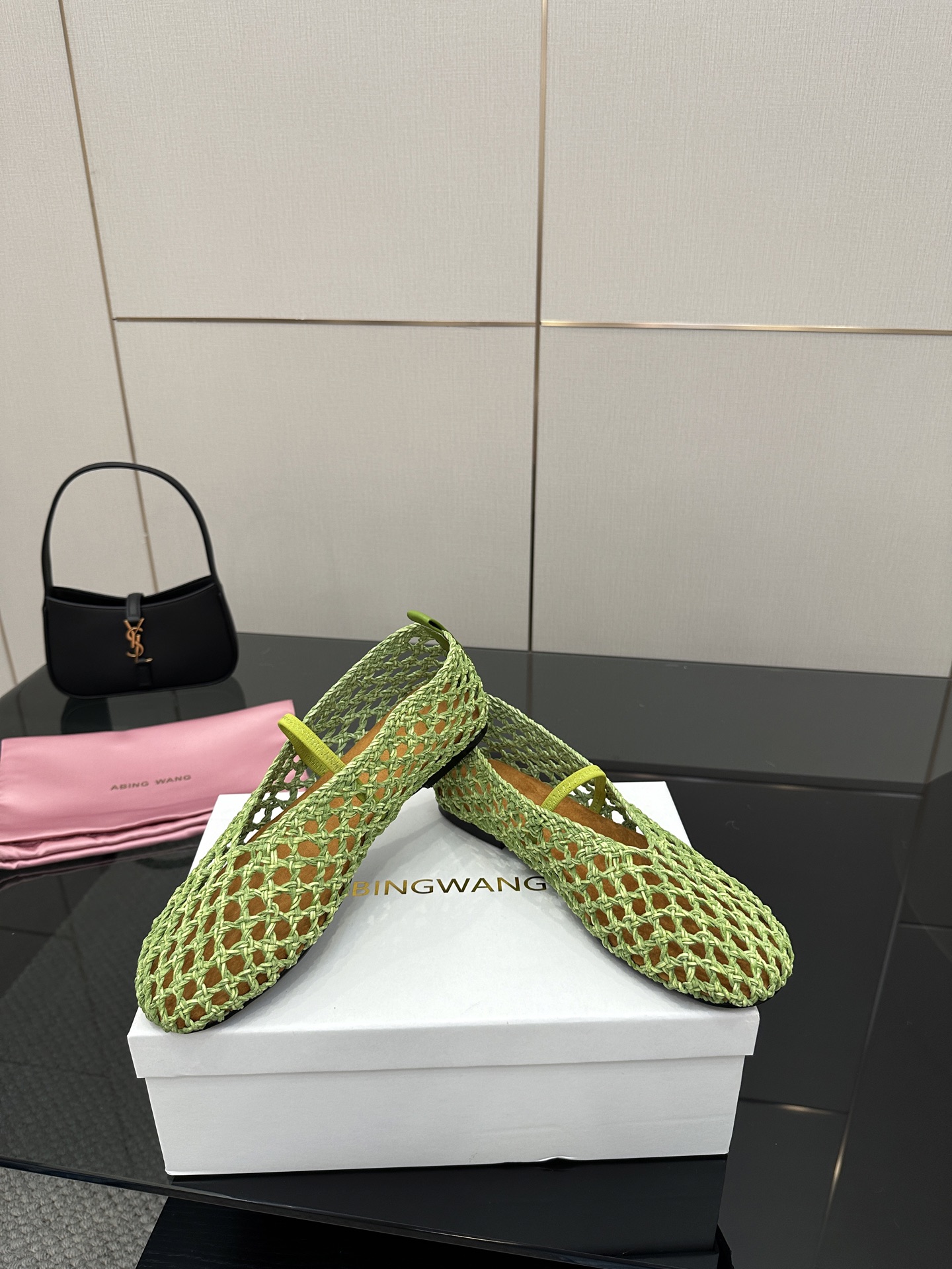Abing Wang Weaves Mary Jane’s Sole Shoe with Crystal Coating and Velvet Pumping Foot. - 图片 6