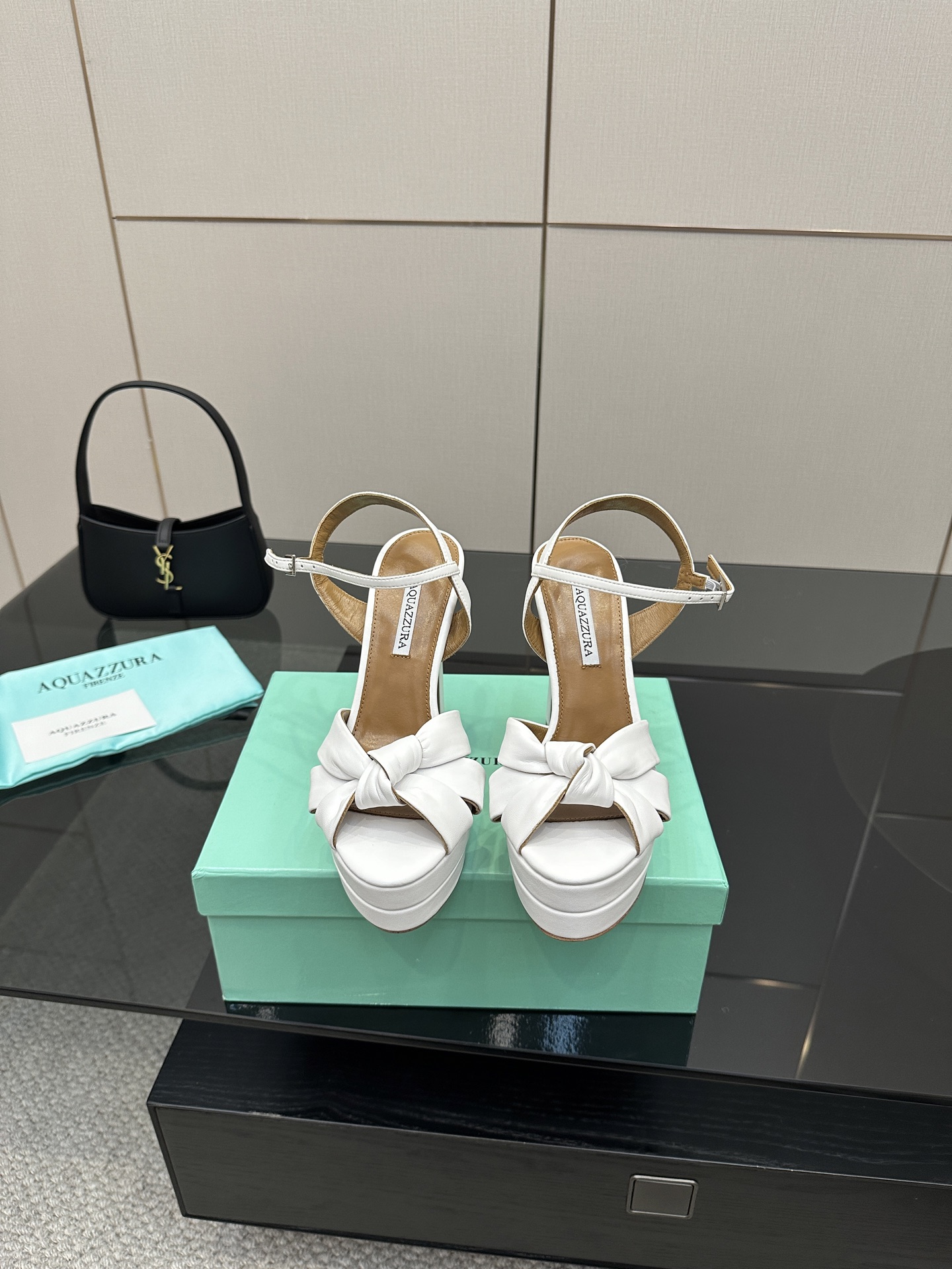 NO:408407,【Aquazzura】2025 new sandals, top-level version, exclusive new style for purchasing quality, original mold-opening custom high-heeled cross-belt sandals are so amazing. The waterproof platform design makes walking very stable, without tiring your feet at all, cross-belts to modify the foot shape, making the feet look super beautiful. Wearing it, it is the focus of the crowd, and the elegant temperament is directly full. The design of the waterproof platform is thoughtful and fashionable, and the lines of the high heels are beautiful and charming. The original mold-opening customization, every detail is impeccable. Wearing it,  The original open mold custom high heel waterproof platform high heel cross-belt sandals are so amazing. The waterproof platform design makes walking very stable and not tired at all. The cross-belt is a whole modified foot shape, making the feet look super beautiful. Wear it, it is the focus of the crowd, the elegant temperament is directly full, the design of the waterproof platform is thoughtful and fashionable, and the lines of the high heels are beautiful. The original open mold customization is impeccable, every detail is impeccable. Wear it, and it instantly becomes the focus of the crowd and takes a confident step. The exclusive new model top version is super beautiful. Become the focus of the crowd and take a confident step. The exclusive new model top version has super beautiful quality. The quality is super beautiful. Full set of packaging. Original custom sheepskin lining sheepskin sole Italian leather outsole heel height 13.5cm water table 4cm size  35-41 (34.40.41.42. Custom made no return or exchange), high heels sandals, sandals, high heels, sheepskin, Leather soles19860909【Aquazzura】2025 新款凉鞋 顶级版本代购品质独家新款 原版开模定制高跟防水台高跟交叉带凉鞋太绝啦.防水台设计让走路超稳,完全不累脚,交叉带一整个修饰脚型,显得脚超美.穿上它,就是人群中的焦点,优雅气质直接拉满,防水台的设计贴心又时尚,高跟鞋的线条优美动人.原版开模定制,每一处细节都无可挑剔.穿上它, 原版开模定制高跟防水台高跟交叉带凉鞋太绝啦.防水台设计让走路超稳,完全不累脚,交叉带一整个修饰脚型,显得脚超美.穿上它,就是人群中的焦点,优雅气质直接拉满,防水台的设计贴心又时尚,高跟鞋的线条优美动人.原版开模定制,每一处细节都无可挑剔.穿上它,瞬间成为人群中的焦点,迈出自信的步伐. 独家新款 顶级版本 质量超级美爆. 成为人群中的焦点,迈出自信的步伐. 独家新款 顶级版本 质量超级美爆. 全套包装. 鞋面原版定制羊皮 衬里 羊皮 鞋底 意大利真皮大底 跟高 13.5cm 水台 4cm 码数 35-41（34.40.41.42.订做不退换）,高跟鞋凉鞋,sandals,high heels,sheepskin,Leather soles,Women's Shoes