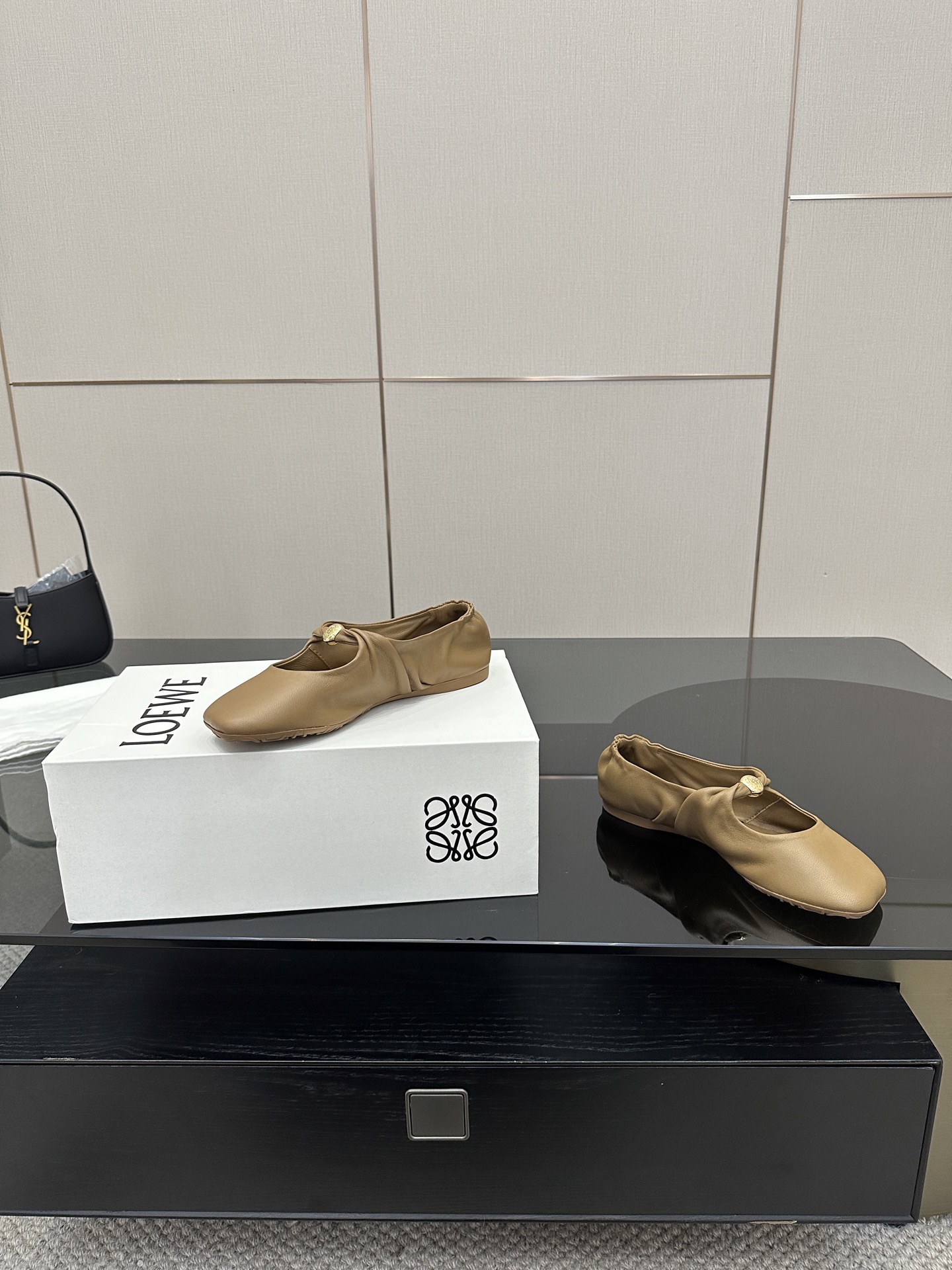 High-End LOEWE/Royvette 2025 Slipper: Stylish, Vintage, Superb Quality, Zirconium Fabric - 图片 7