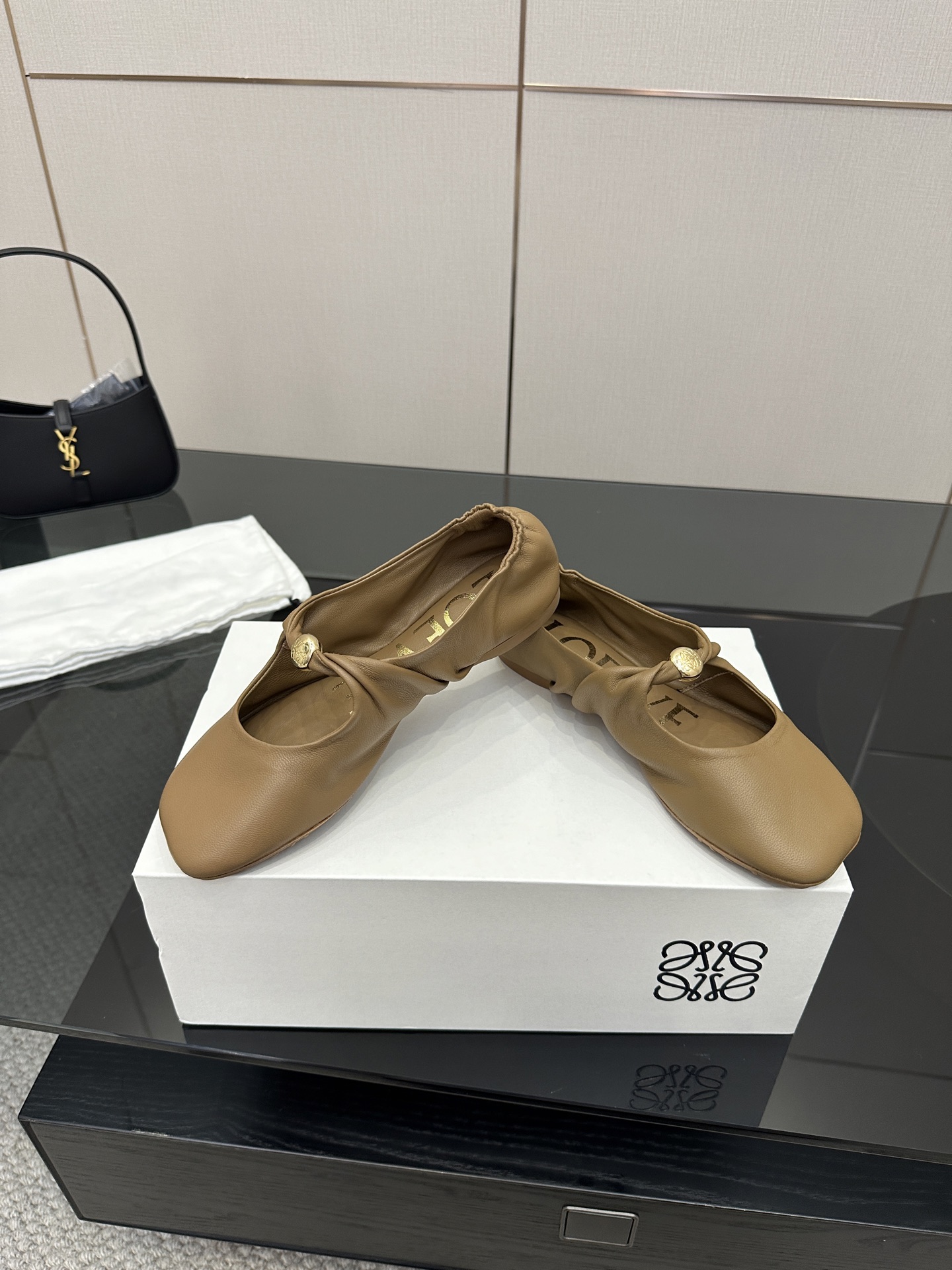 High-End LOEWE/Royvette 2025 Slipper: Stylish, Vintage, Superb Quality, Zirconium Fabric - 图片 4