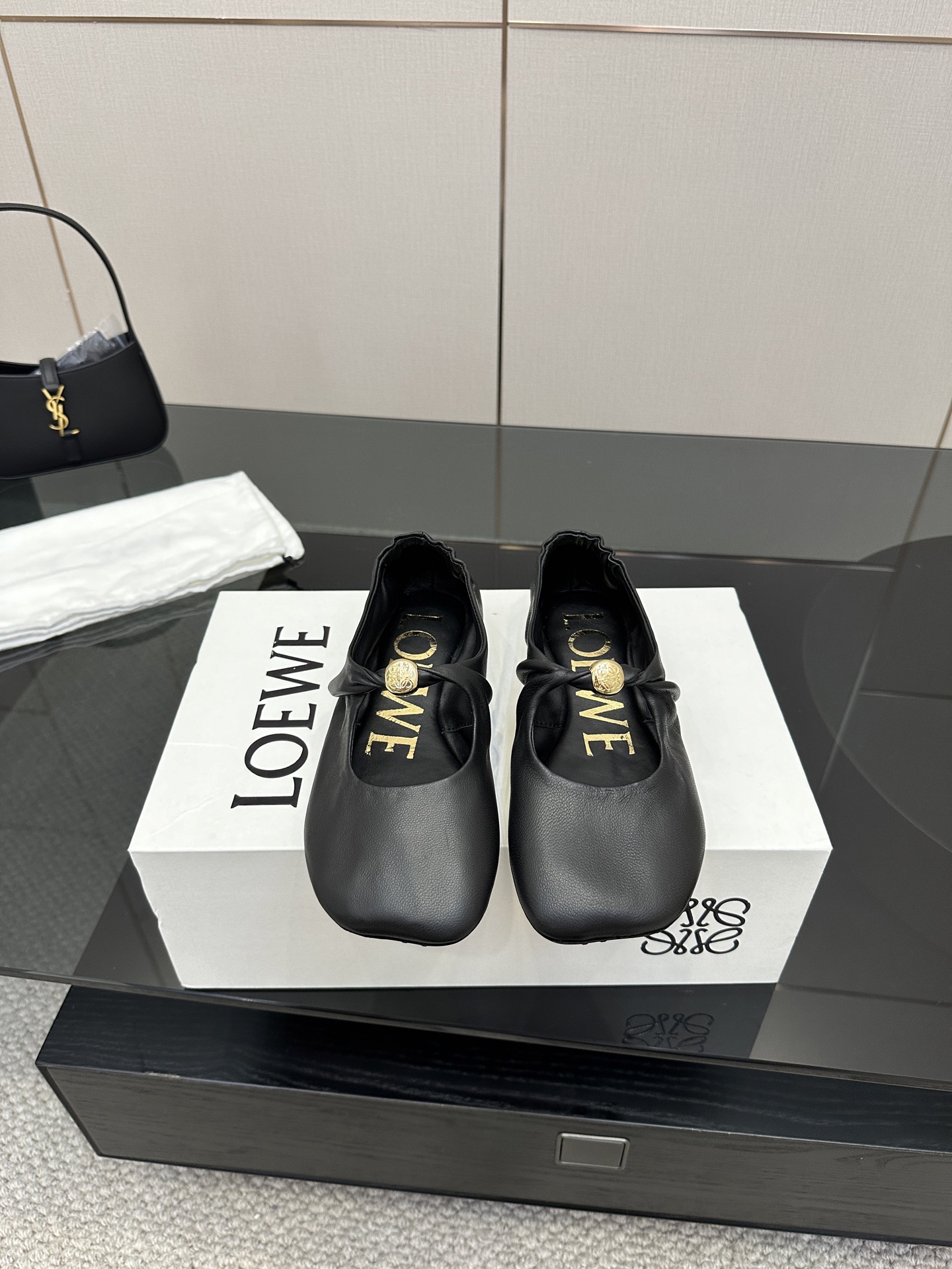 High-end LOEWE/Royvette 2025 Slipper: Stylish, Vintage, Superb Quality, Zirconium Fabric, Sheep Skin - 图片 1
