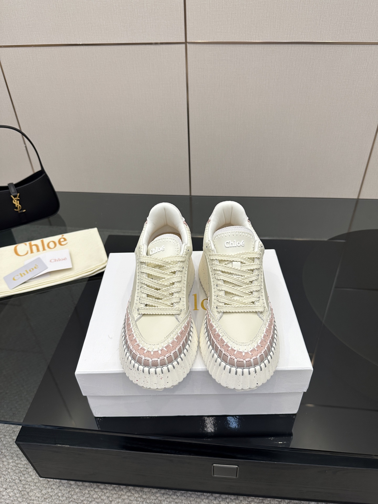 NO:409672,Chloe's latest sewing mark thread, original private model high-density foam sole, artificial Goodyear threading, all positions are just right after matching, all the processes are the same as the original material, and it is definitely a pair of must-have tools for walking in the world!  !  All-match Korean version, size 35-40 standard, fabric, cowhide, cowhide splicing design style is super invincible, sponge cake shoes, chloe, loewe, cowhide19860909Chloe（克洛伊）最新的缝马克线 原版私模高密度发泡鞋底 人工固特异手法穿线 配上后所有的位置刚刚好 所有的工艺与材质原版一致 绝对是一双耐穿耐看行走江湖必备利器！！百搭韩版 码数35-40标准码,面料牛皮牛筋拼接设计风格超级无敌美,松糕鞋,chloe,loewe,cowhide,Women's Shoes