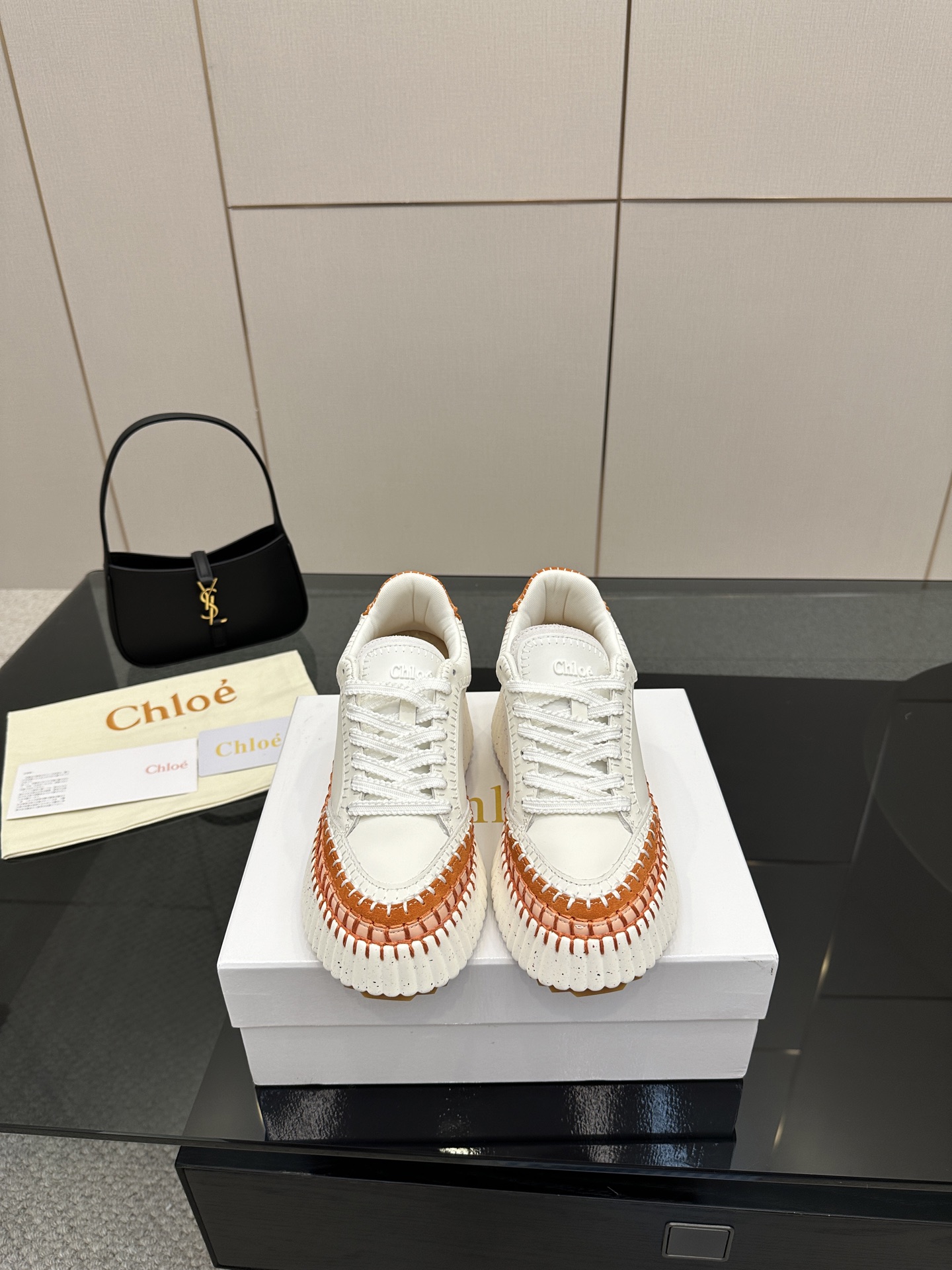 NO:414537,Chloe's latest sewing mark thread, original private model high-density foam sole, artificial Goodyear threading, all positions are just right after matching, all the processes are the same as the original material, and it is definitely a pair of must-have tools for walking in the world!  !  All-match Korean version, size 35-40 standard size, fabric, cowhide, cowhide, cowhide splicing design style is super invincible, casual shoes/sports shoes, chloe, loewe, sneakers, cowhide19860909Chloe（克洛伊）最新的缝马克线 原版私模高密度发泡鞋底 人工固特异手法穿线 配上后所有的位置刚刚好 所有的工艺与材质原版一致 绝对是一双耐穿耐看行走江湖必备利器！！百搭韩版 码数35-40标准码,面料牛皮牛筋拼接设计风格超级无敌美,休闲鞋/运动鞋,chloe,loewe,sneakers,cowhide,Women's Shoes