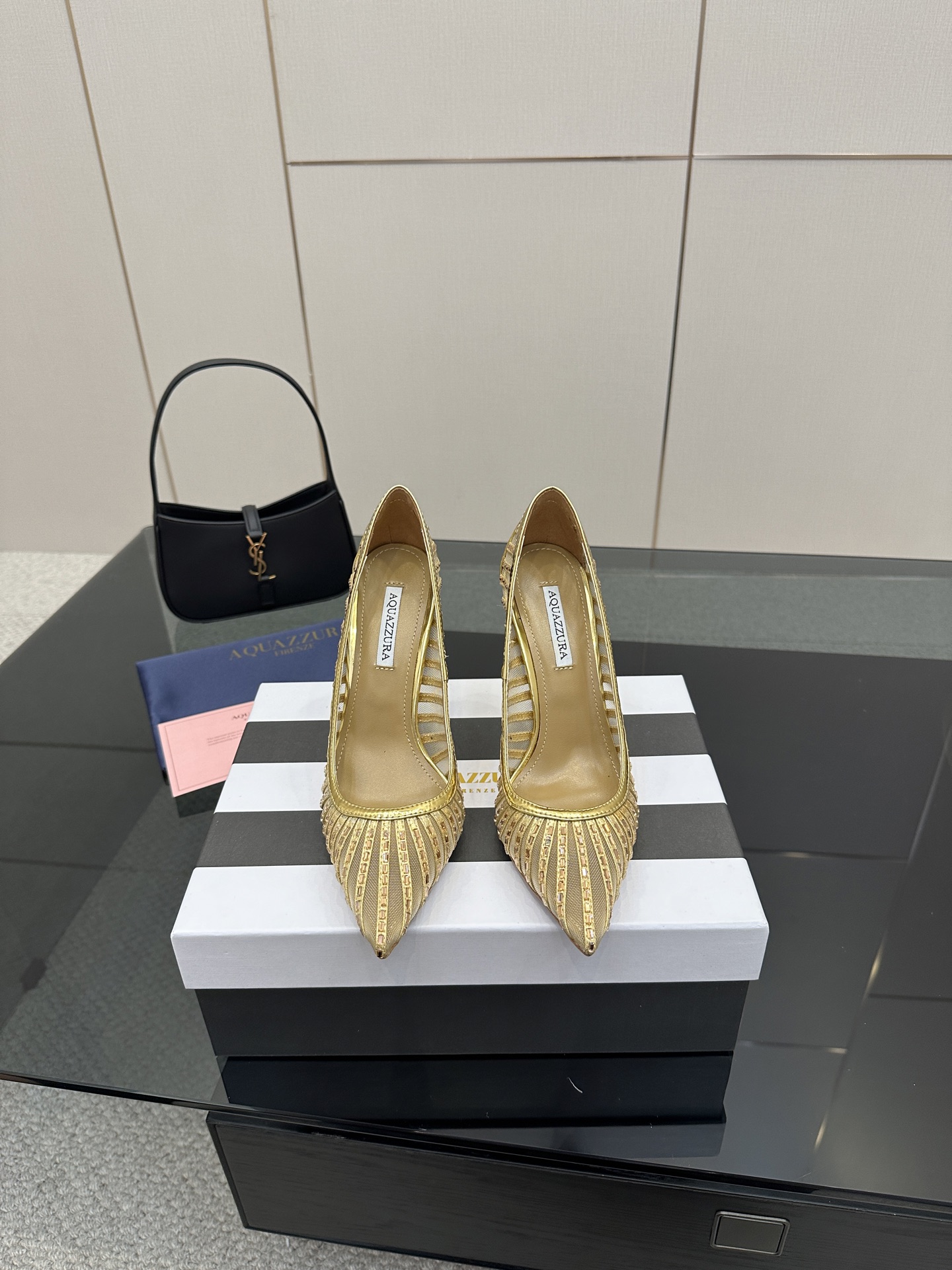 NO:414499,Aquazzura pineapple 2025 new mesh hot diamond hollow silk high heel sandals top version Exclusive new style top version The quality is super beautiful. Zp original mold opening original buckle mold opening comes with original customized silk, silk is super dazzling and beautiful, and it looks high-end, elegant and upscale at first glance!  ______________________________________ Full set of packaging. Upper, silk, square diamond, inner, sheepskin, sole, Italian leather outsole, heel height 10cm, size 36-43 (35, 41, 42, 43 custom made, no return or exchange), high heels, sandals, high heels, sheepskin, real silk, Leather soles19860909Aquazzura菠萝2025新款网纱烫钻镂空真丝高跟 凉鞋 顶级版本 代购款独家新款顶级版本 质量超级美爆. Zp 原版开模 原版扣开模 附带原版定制真丝,真丝超级炫美 一眼看上去就高端大气上档次！ _________________________________ 全套包装. 鞋面 真丝,方钻 内里 羊皮 鞋底 意大利真皮大底 跟高 10cm 码数 36—43（35、41、42、43订做不退换）,高跟鞋单鞋,sandals,high heels,sheepskin,real silk,Leather soles,Women's Shoes