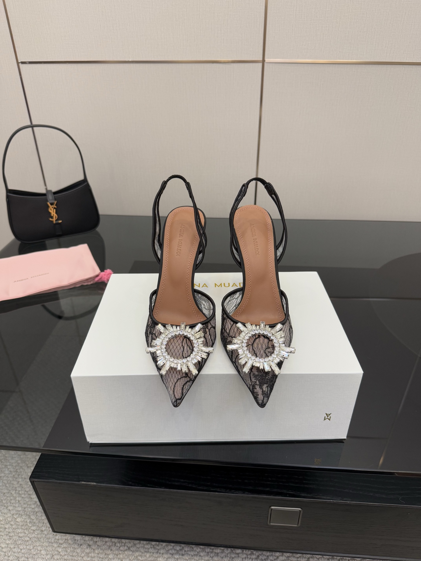 NO:438816,Top version of diamond buckle Amina Muaddi flash diamond beautiful high heel sandals authentic 1:1 replica Top quality Buy original version Developed Sunflower rhinestone buckle Customized mold (it took 2 months to come out) AM's new product this year, full of high-end feel, is Jimei's dream shoes!  Loved Loved!  The foot pads are removed from the original 1:1 color card and logo font design Italian leather outsole Injection molding process Heel height 9.8cm Size 35-39 (34 40 41 42 Customized non-returning), high heels sandals, sandals, high heels, Leather soles19860909顶级版本钻扣 Amina Muaddi 闪钻 绝美高跟凉鞋  正品1:1 复刻 顶级品质  购买原版 开发 太阳花水钻扣 开模定制（历尽2个月才出来效果） AM今年新品 高级感十足 就是 集美们的梦中情鞋！爱了 爱了！ 垫脚都是拆掉原版1:1对色卡 以及logo字体设计 意大利真皮大底 注塑工艺 跟高 9.8cm 码数 35-39（34 40 41 42 定制不退换）,高跟鞋凉鞋,sandals,high heels,Leather soles,Women's Shoes