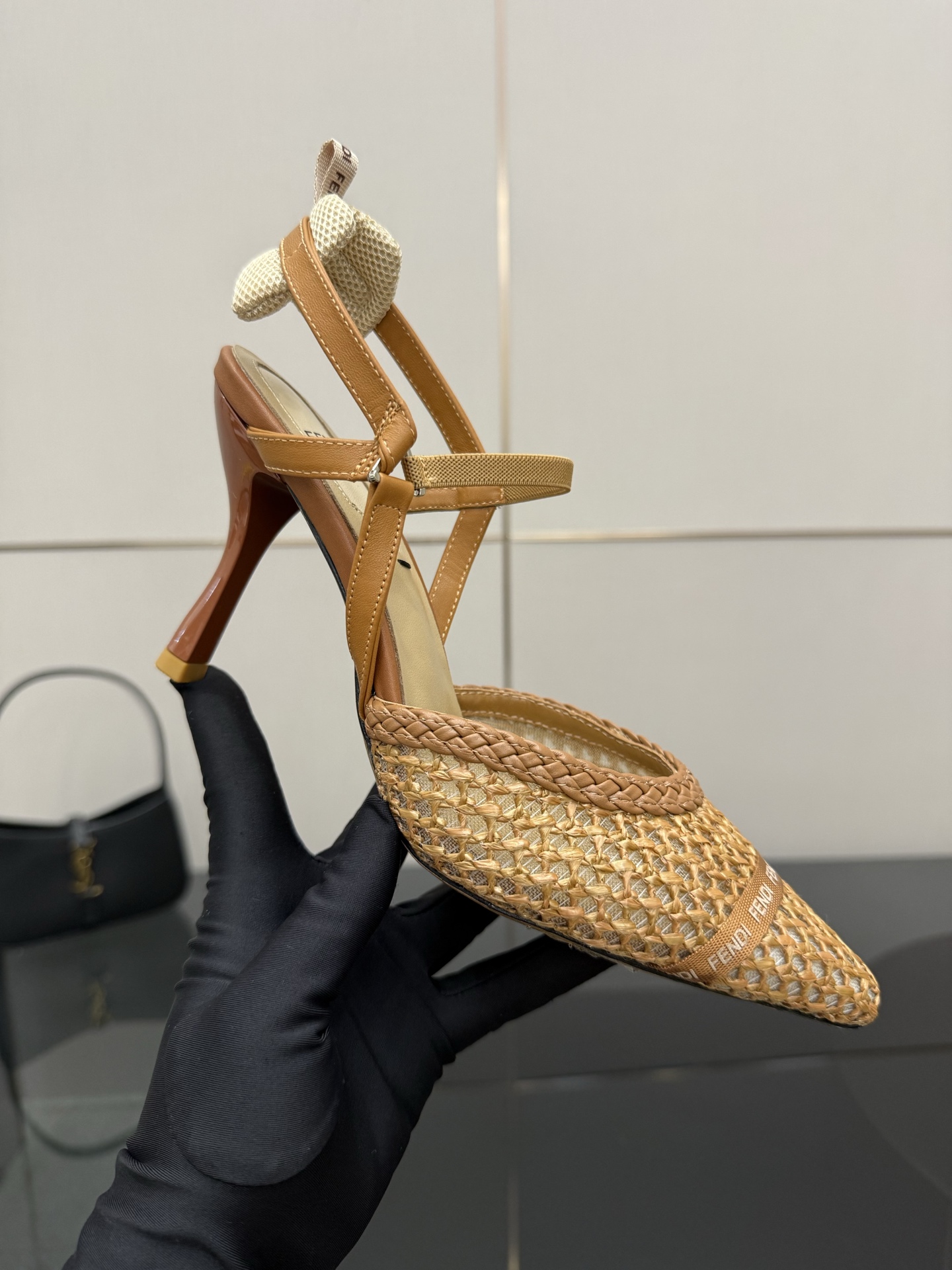 Fendi Colibrus Shoes: Italian Hummingbird-Inspired High-Tech Footwear Collection - 图片 7