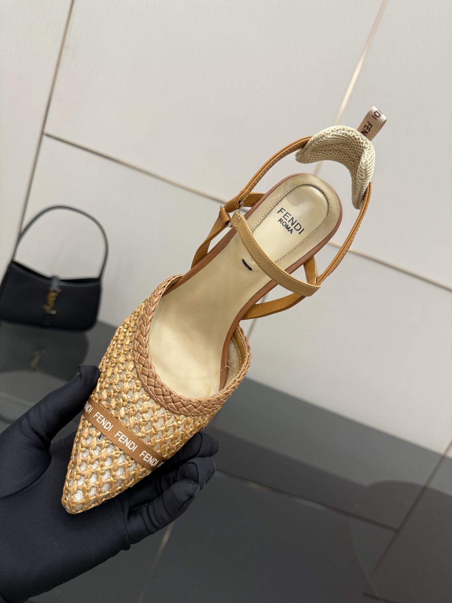 Fendi Colibrus Shoes: Italian Hummingbird-Inspired High-Tech Footwear Collection - 图片 8