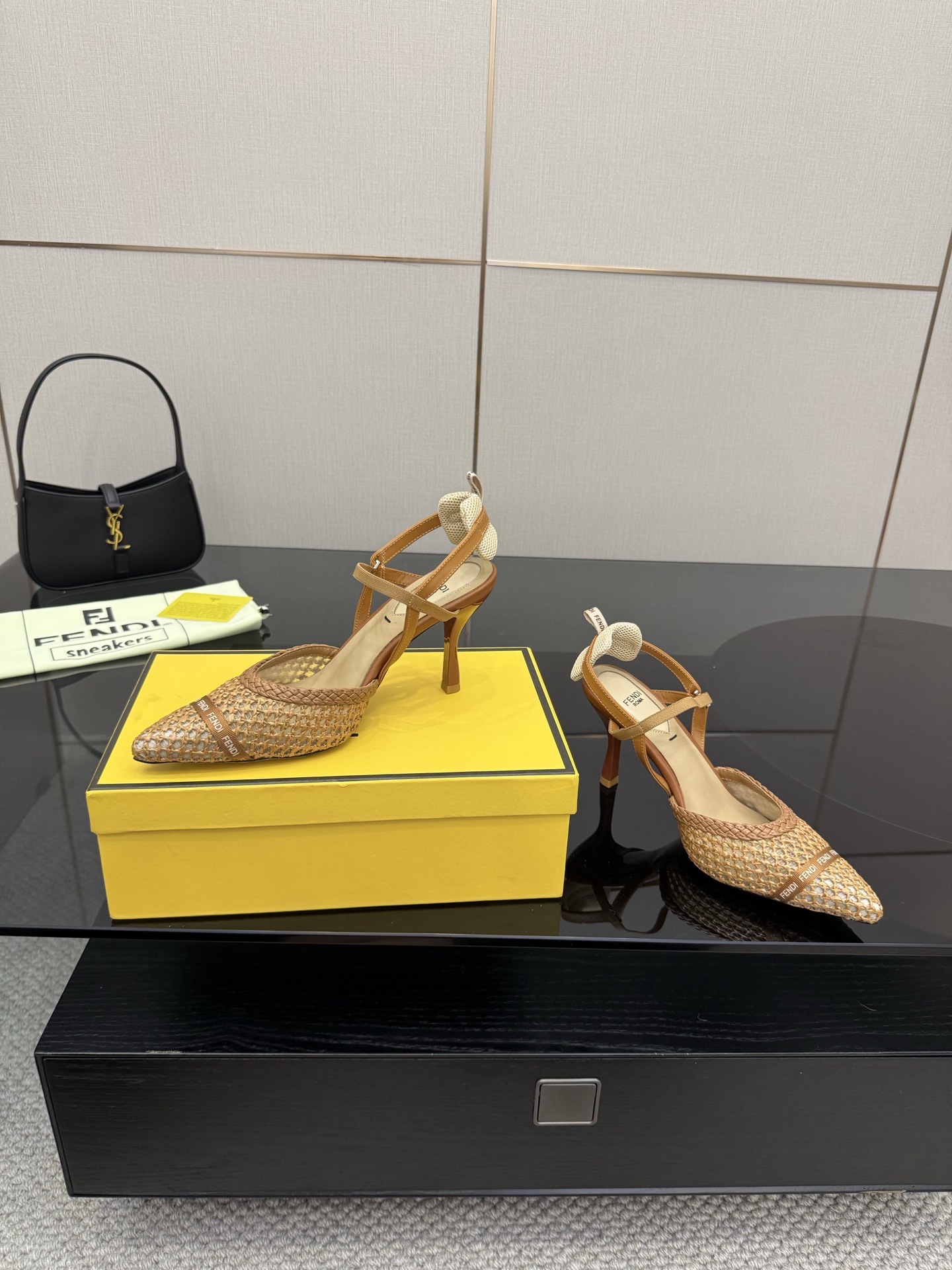 Fendi Colibrus Shoes: Italian Hummingbird-Inspired High-Tech Footwear Collection - 图片 4