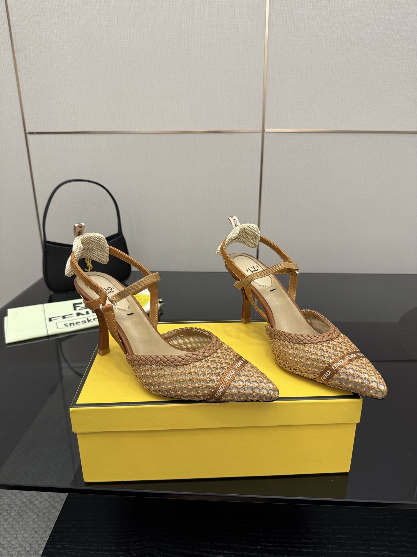 Fendi Colibrus Shoes: Italian Hummingbird-Inspired High-Tech Footwear Collection - 图片 1
