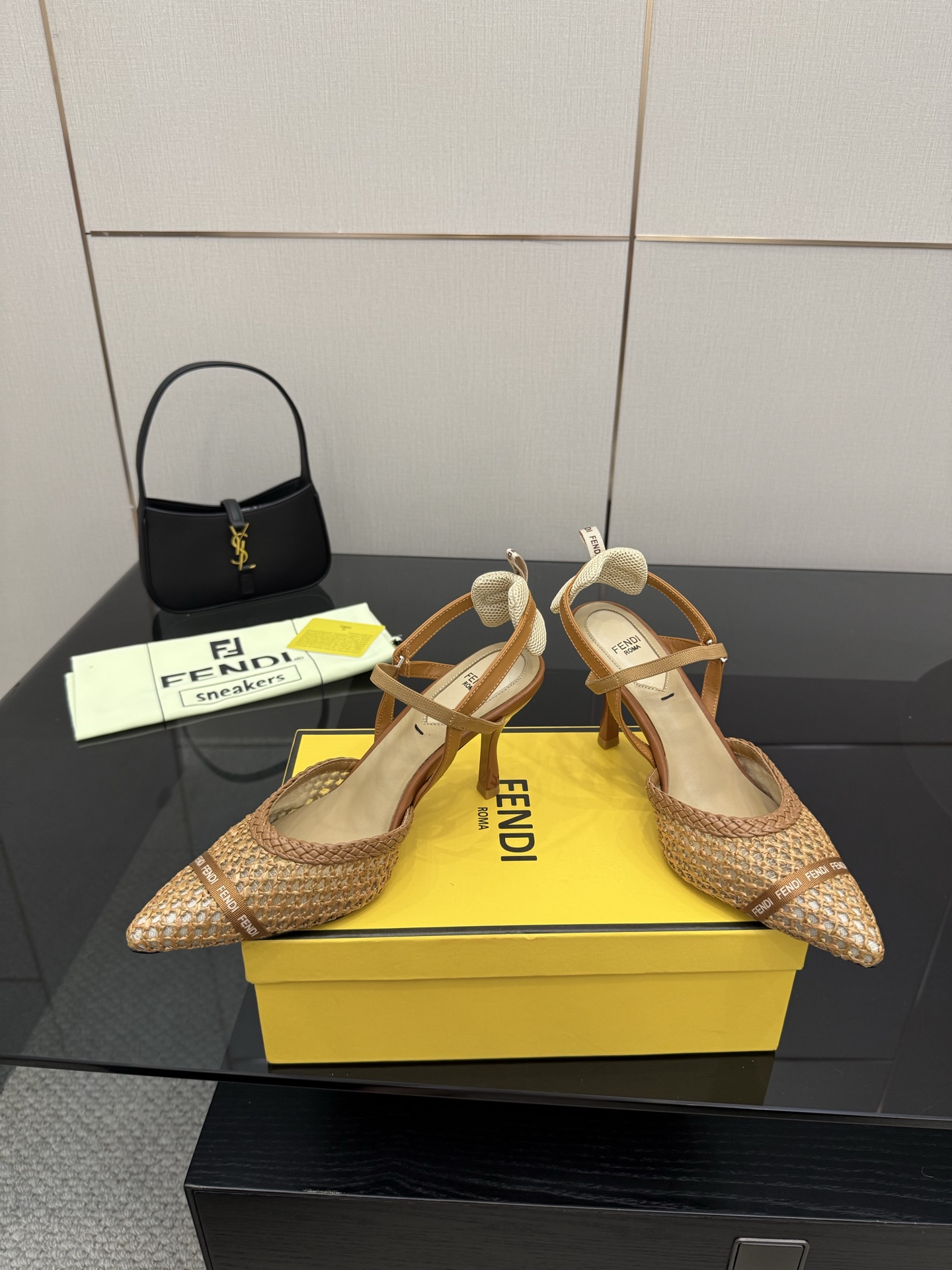 Fendi Colibrus Shoes: Italian Hummingbird-Inspired High-Tech Footwear Collection - 图片 2