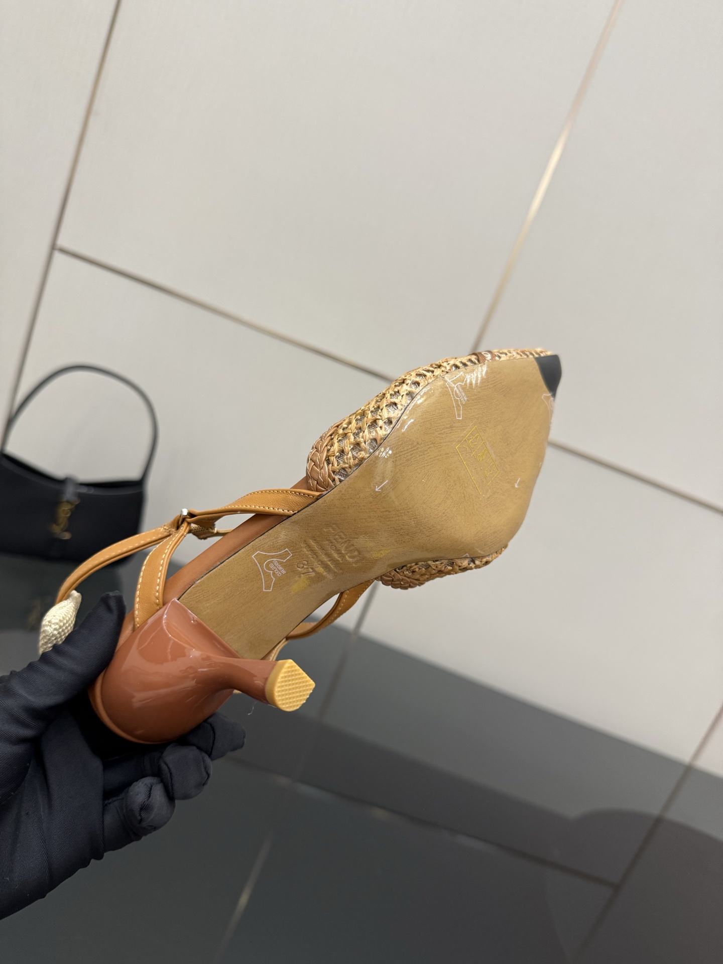 Fendi Colibrus Shoes: Italian Hummingbird-Inspired High-Tech Footwear Collection - 图片 9