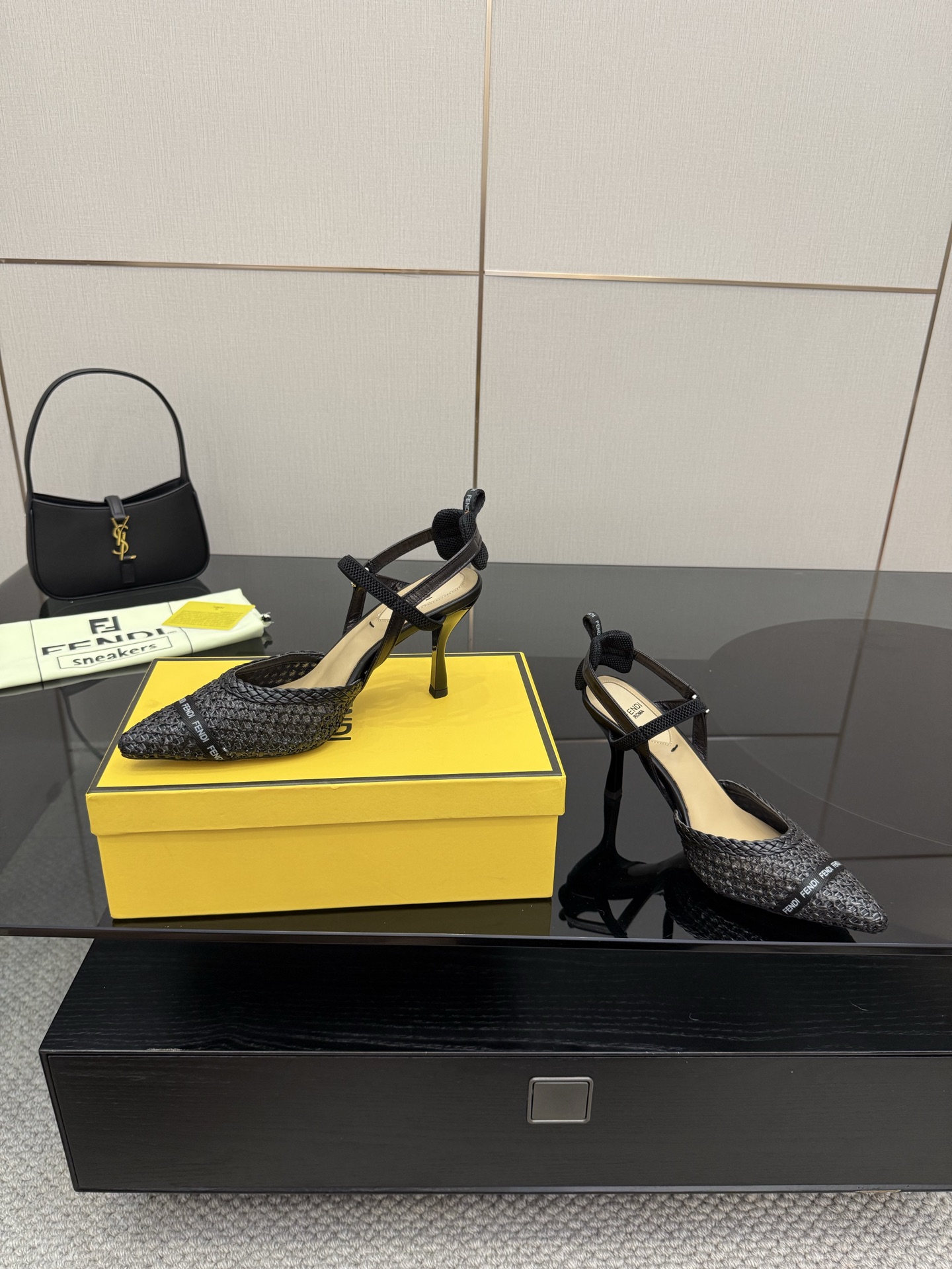 Fendi Colibrus Shoes: Italian Hummingbird-inspired Style in High-Tech Details - 图片 4
