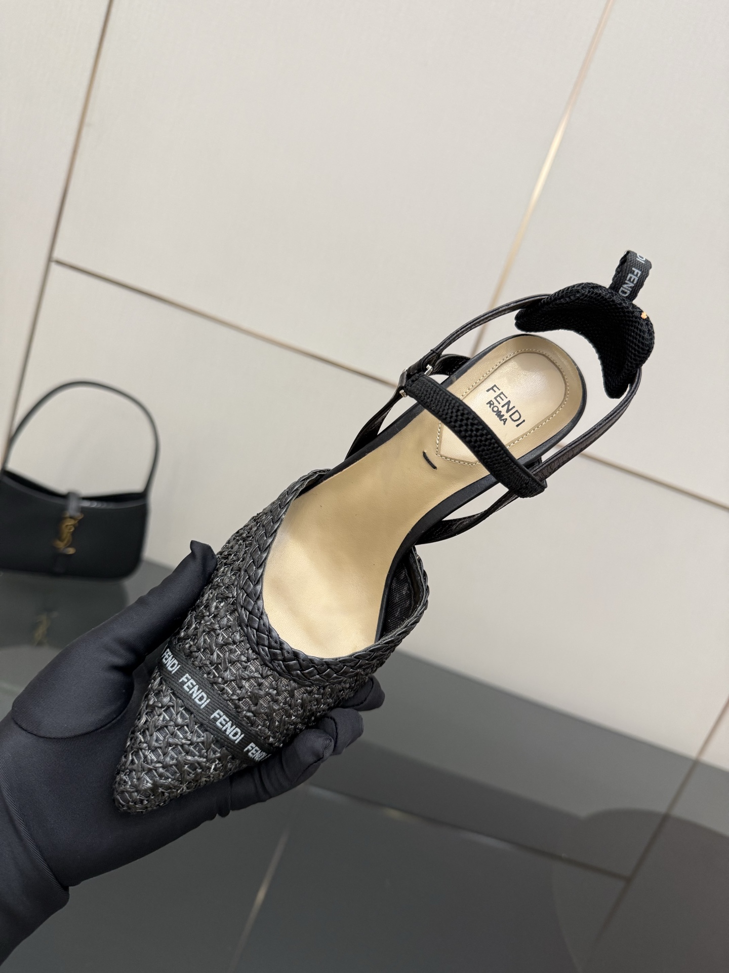Fendi Colibrus Shoes: Italian Hummingbird-inspired Style in High-Tech Details - 图片 8