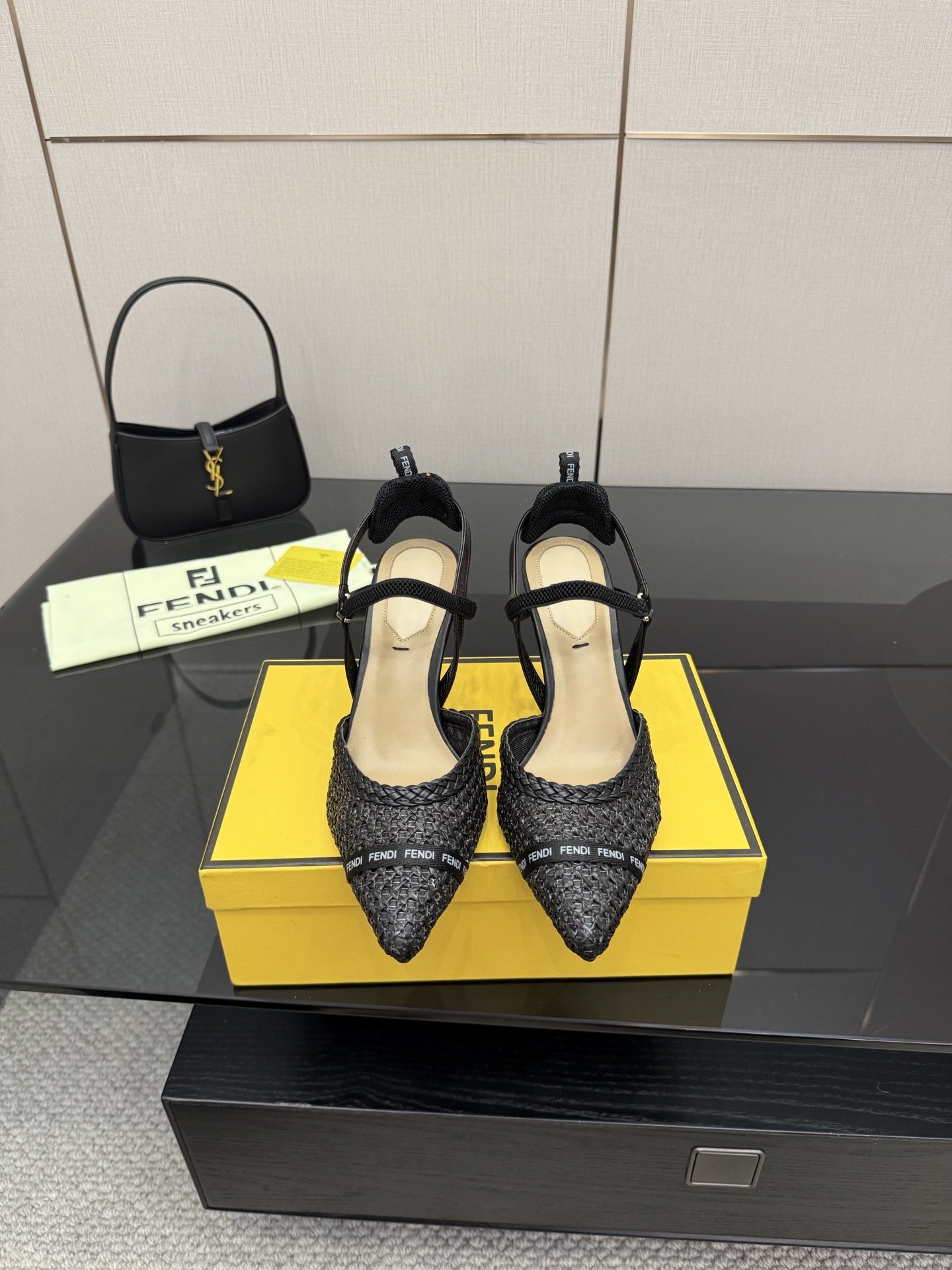 Fendi Colibrus Shoes: Italian Hummingbird-inspired Style in High-Tech Details - 图片 5