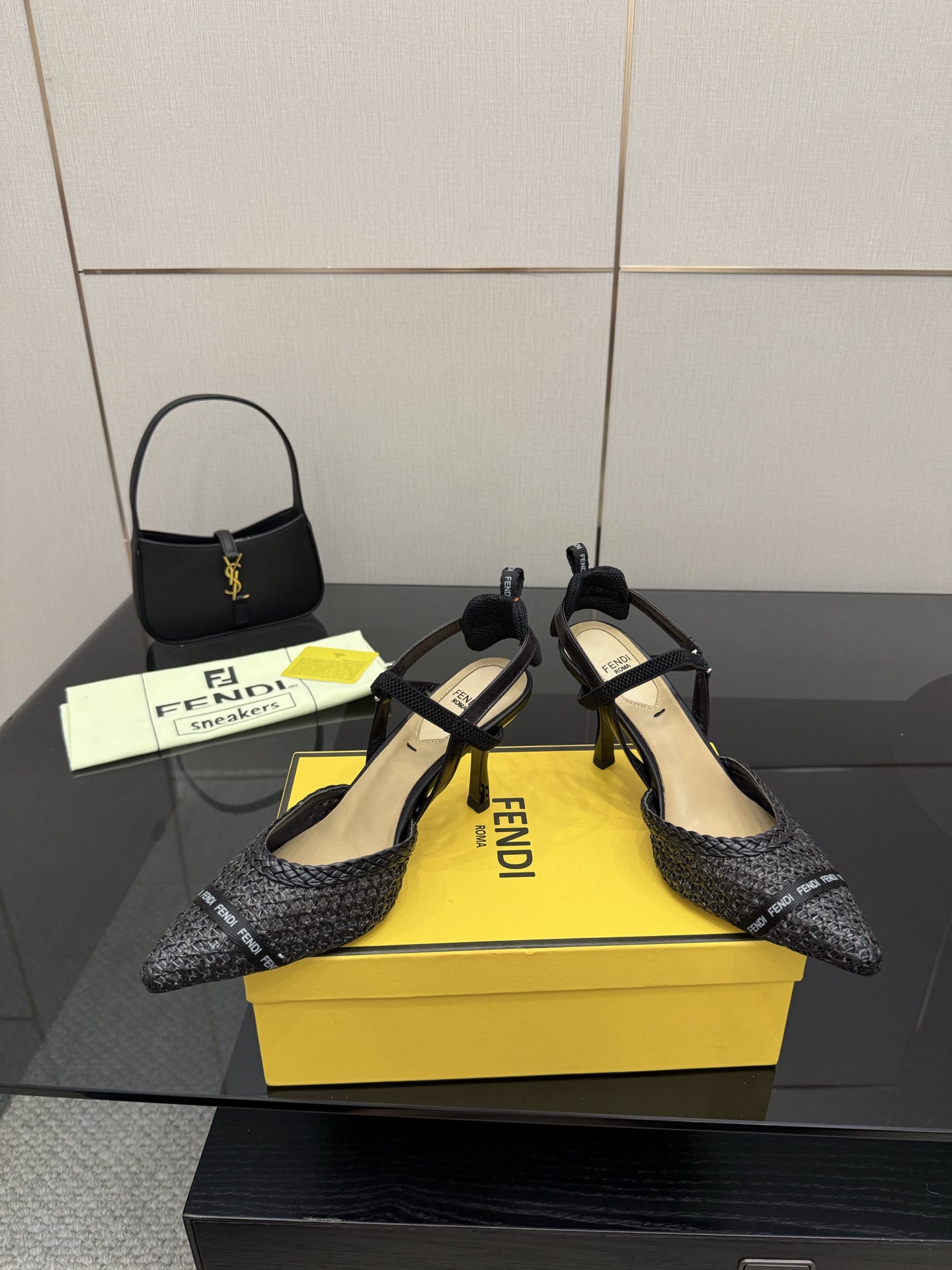 Fendi Colibrus Shoes: Italian Hummingbird-inspired Style in High-Tech Details - 图片 2
