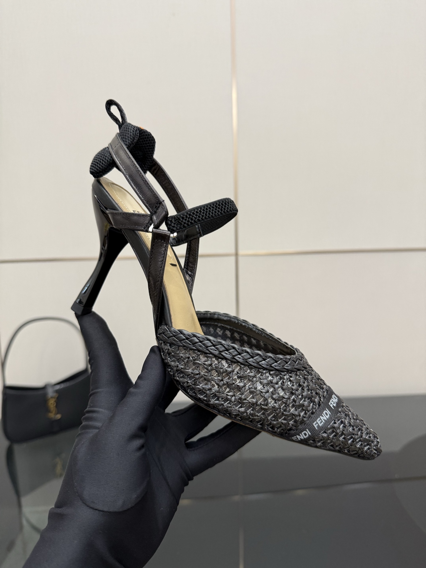 Fendi Colibrus Shoes: Italian Hummingbird-inspired Style in High-Tech Details - 图片 7