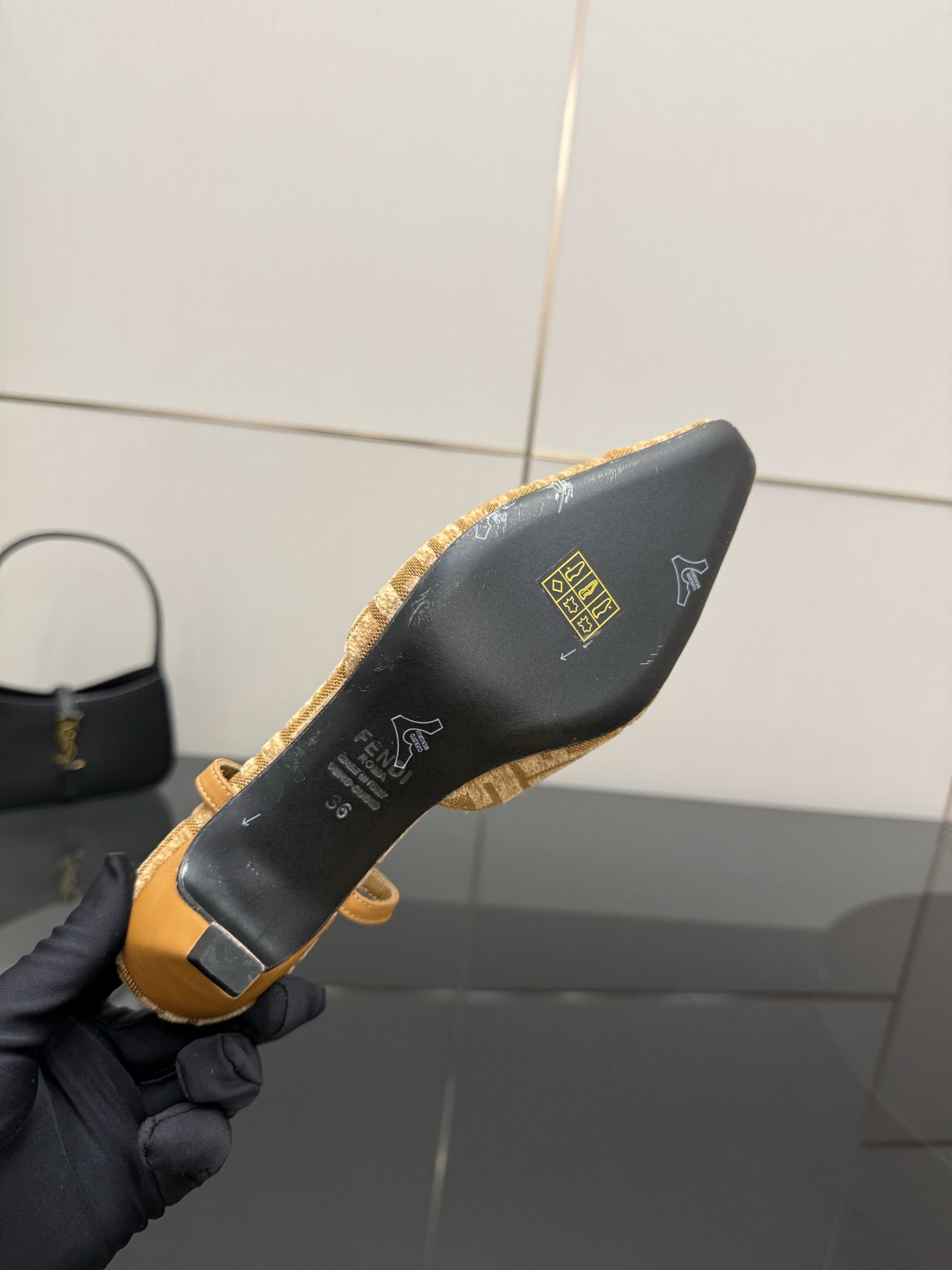 FENDI Heel-Shoes: Freddy Fold’s Side of Schinel with Unique Design - 图片 8