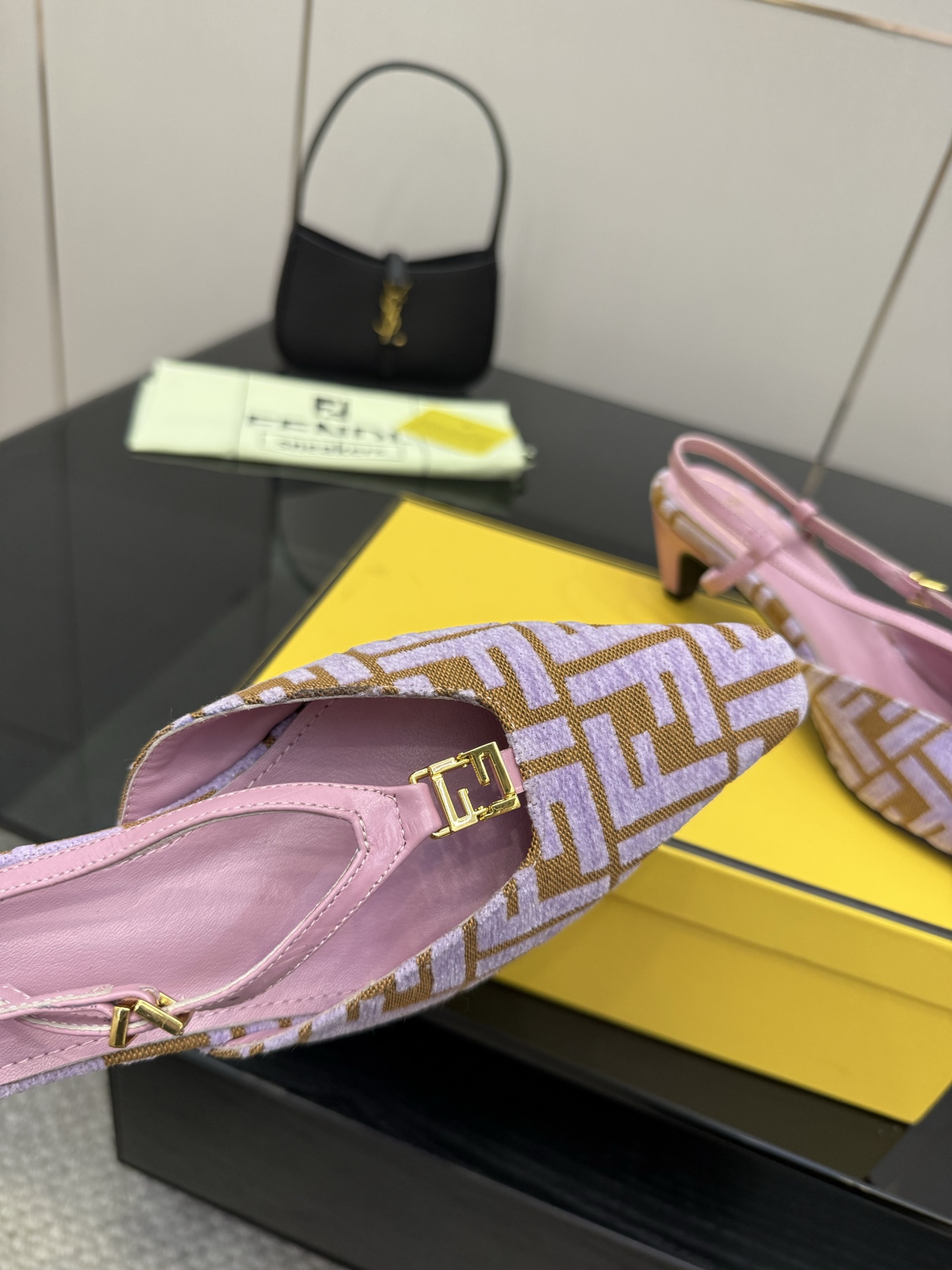 FENDI Heel-Shoes: High-Quality Sydney Fabric with Metal FF Button Details - 图片 6