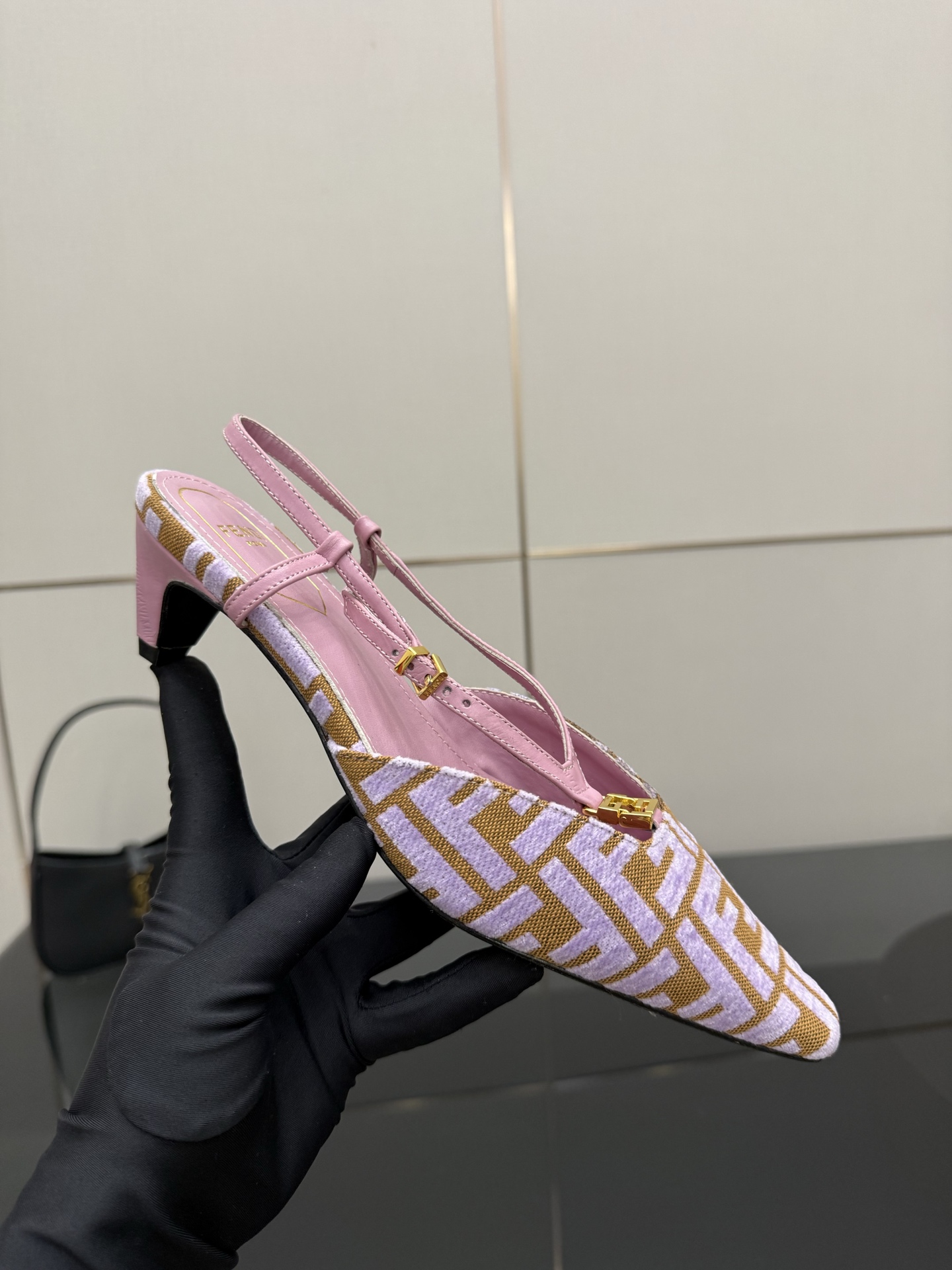 FENDI Heel-Shoes: High-Quality Sydney Fabric with Metal FF Button Details - 图片 7