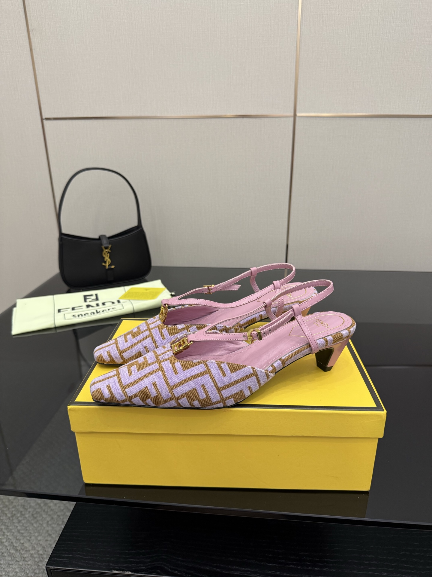 FENDI Heel-Shoes: High-Quality Sydney Fabric with Metal FF Button Details - 图片 3