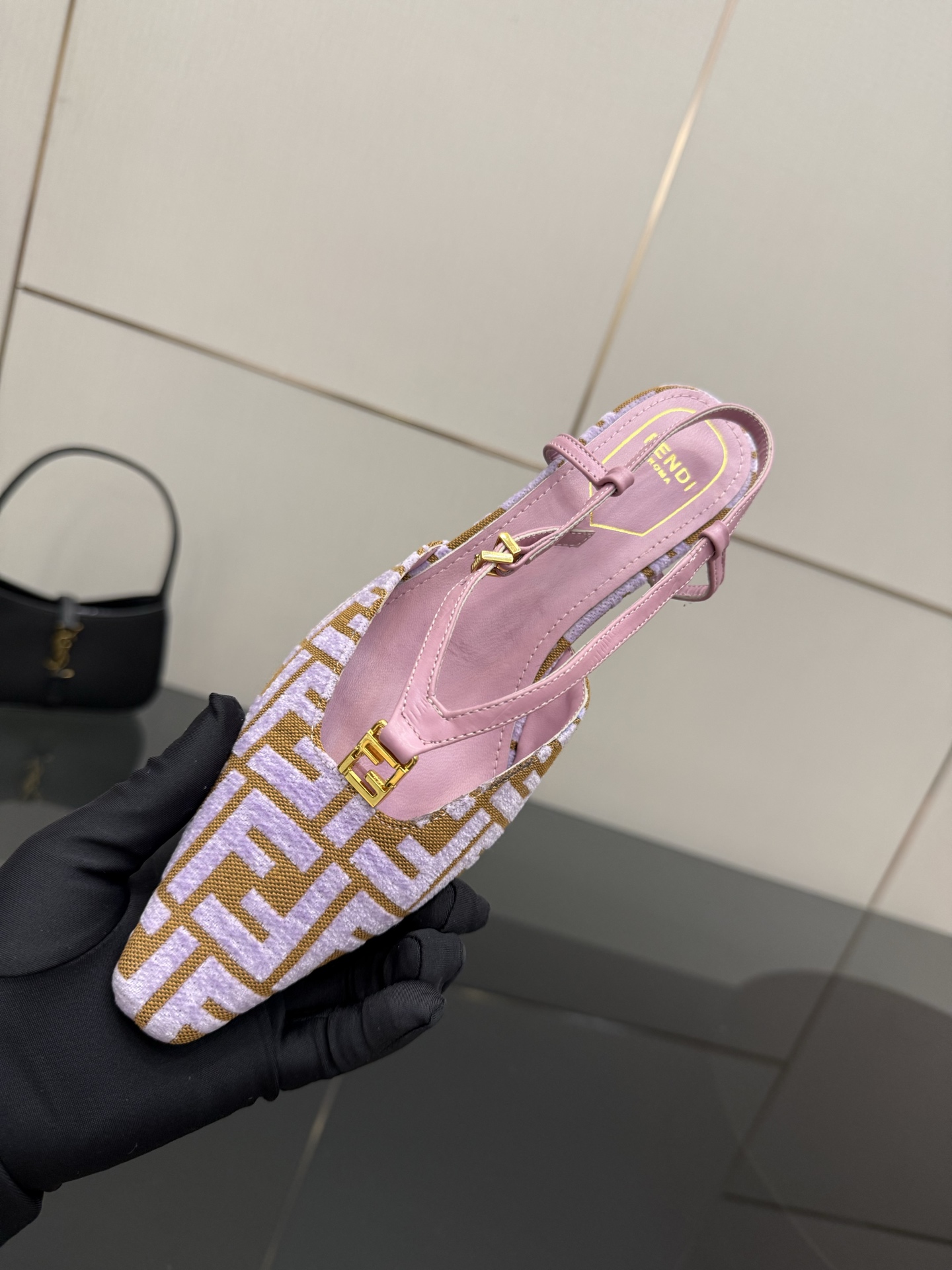 FENDI Heel-Shoes: High-Quality Sydney Fabric with Metal FF Button Details - 图片 8