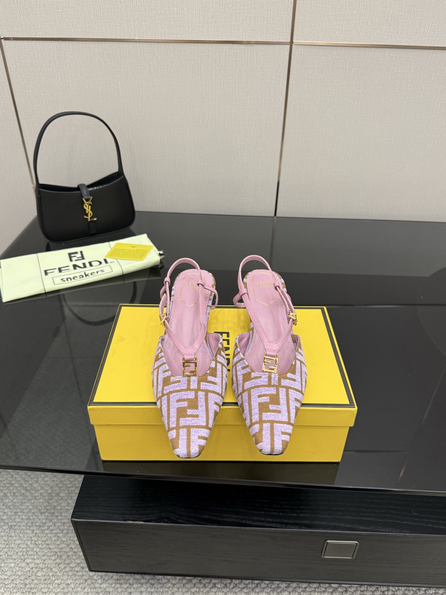 FENDI Heel-Shoes: High-Quality Sydney Fabric with Metal FF Button Details - 图片 5